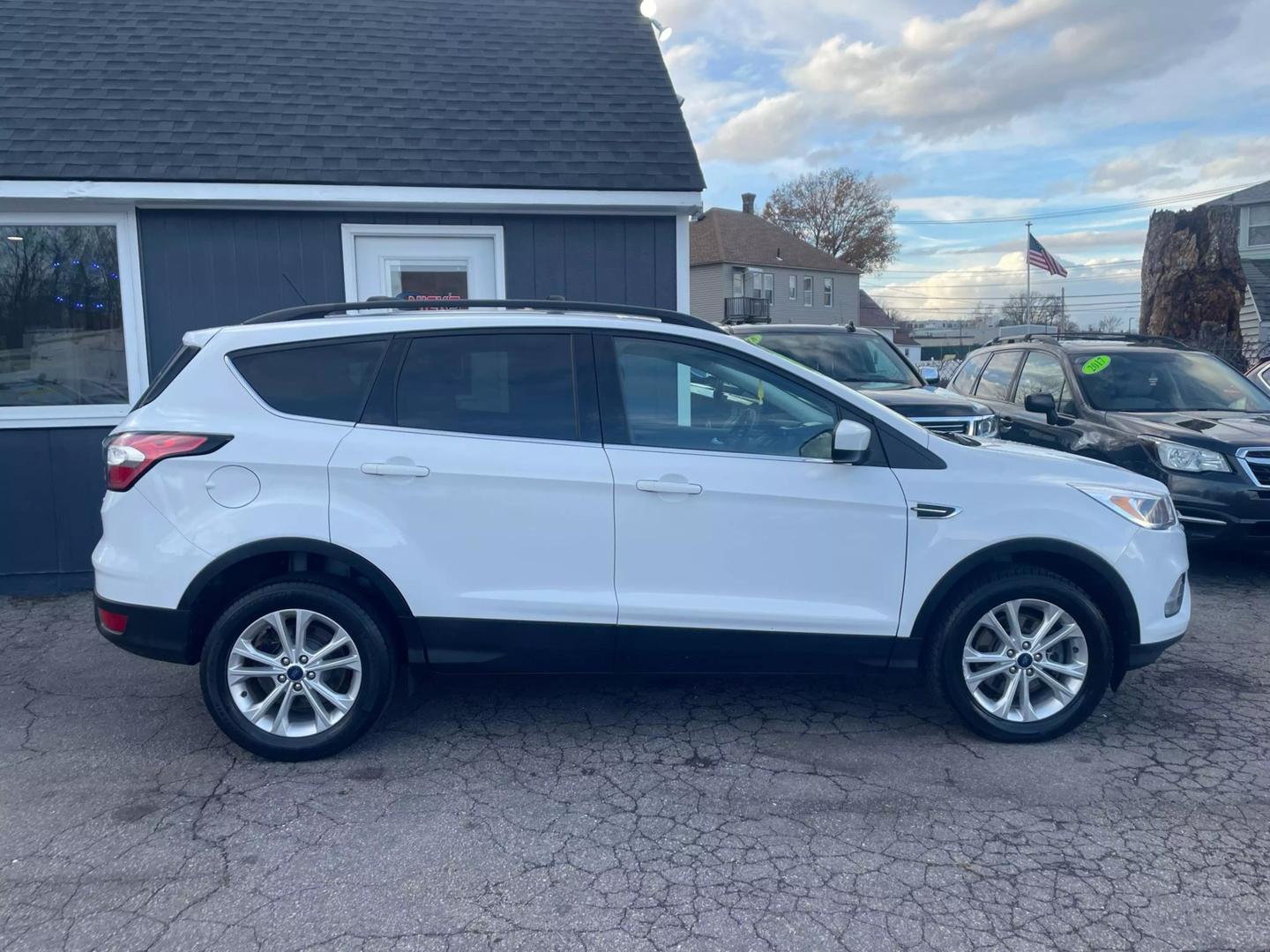 2018 Ford Escape SE photo 2