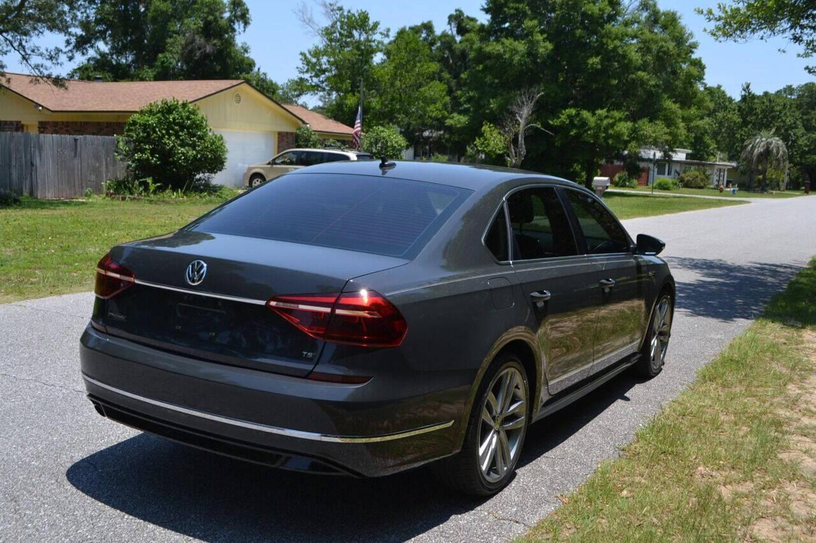 2017 Volkswagen Passat R-Line photo 37