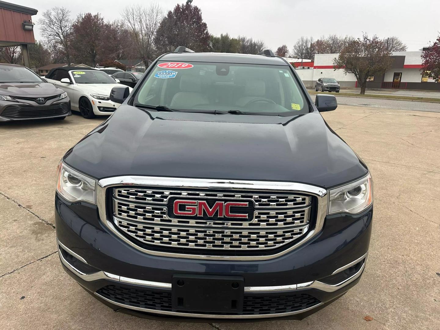 2019 GMC Acadia Denali photo 2