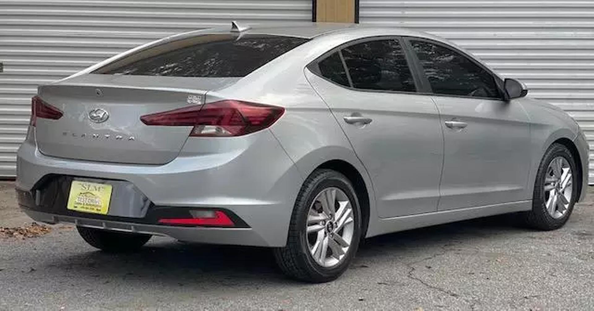 2020 Hyundai Elantra SEL photo 12