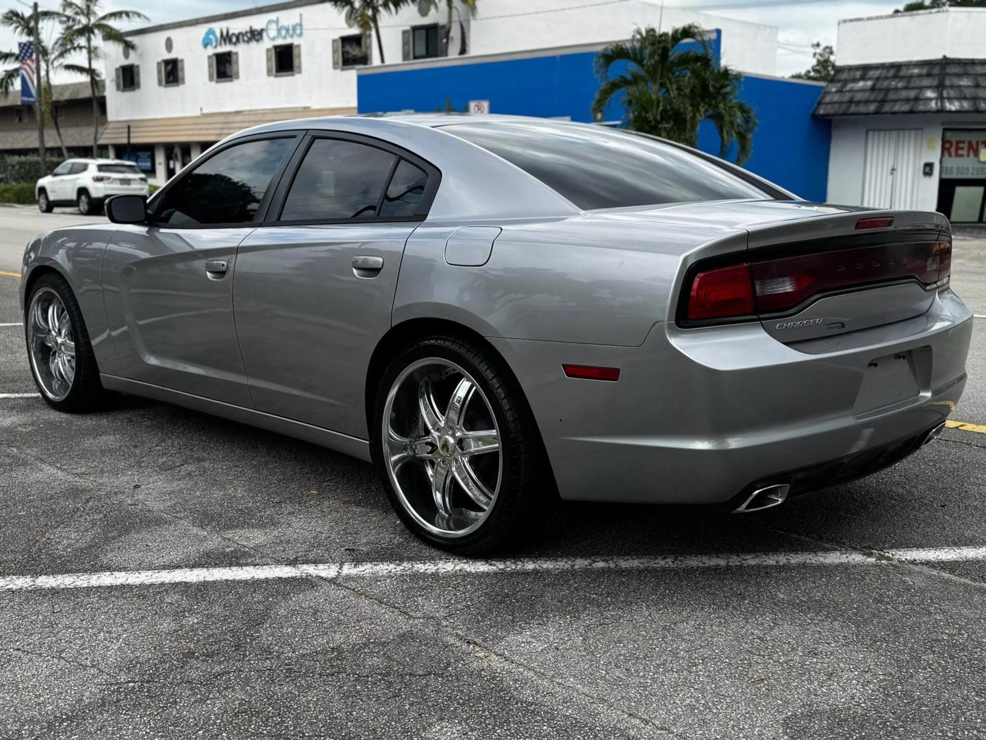 2013 Dodge Charger SE photo 8