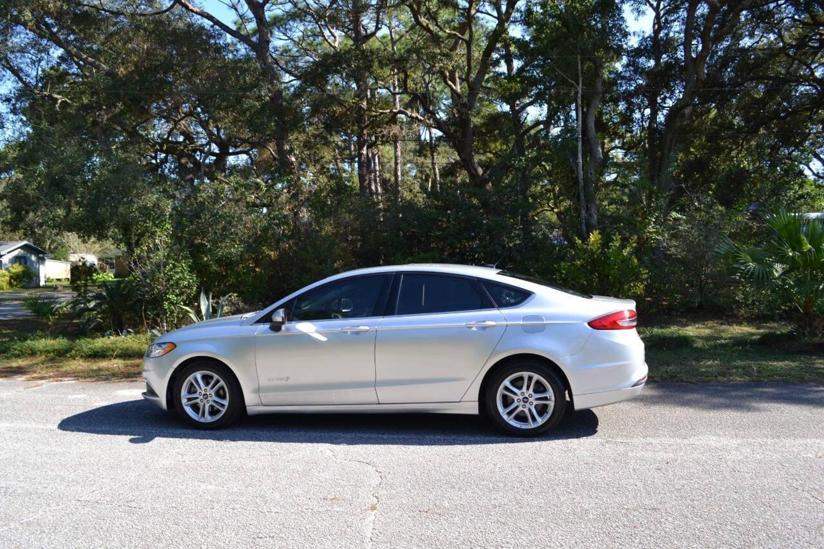 2018 Ford Fusion Hybrid SE photo 9