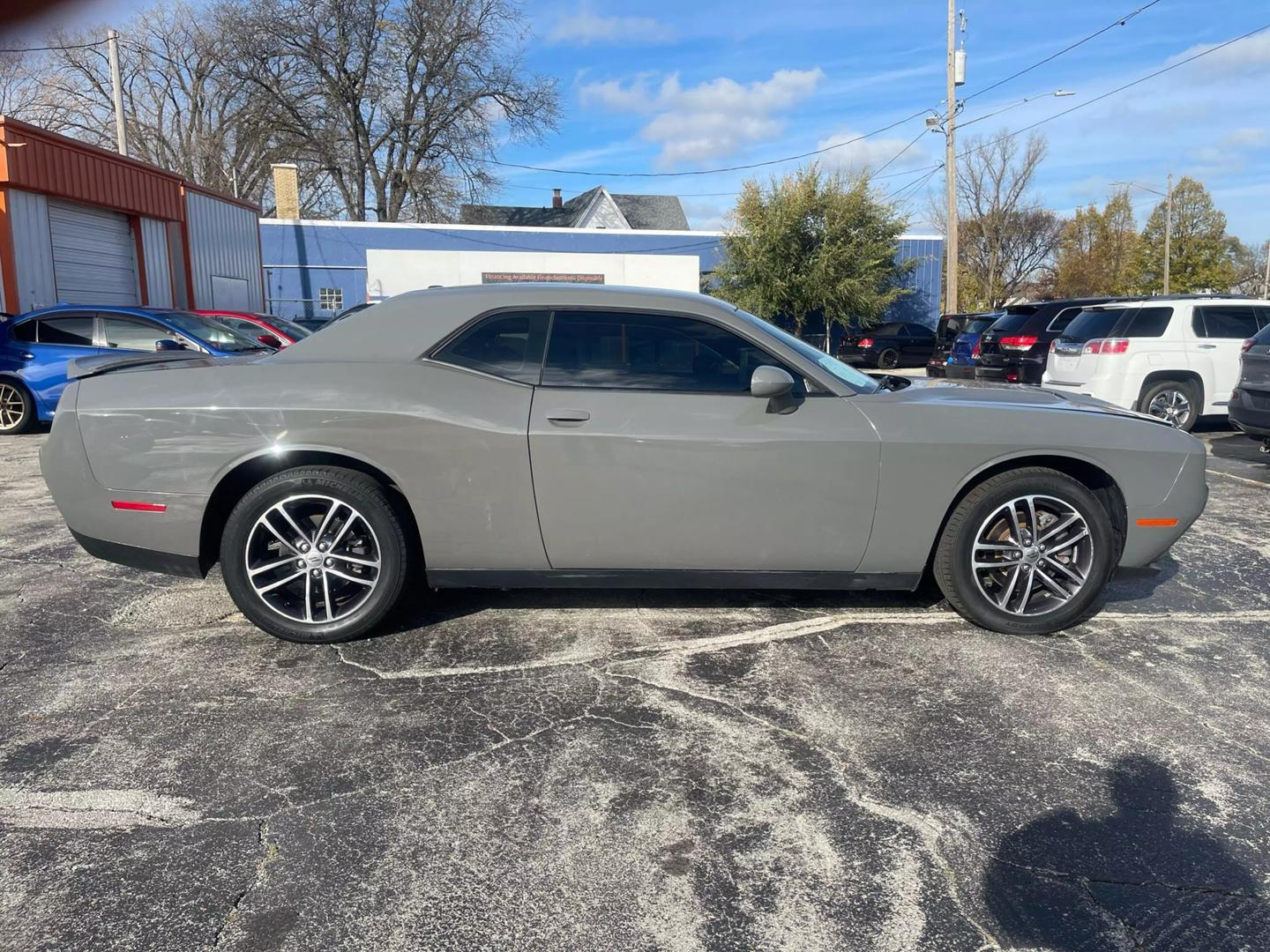 2019 Dodge Challenger SXT photo 4