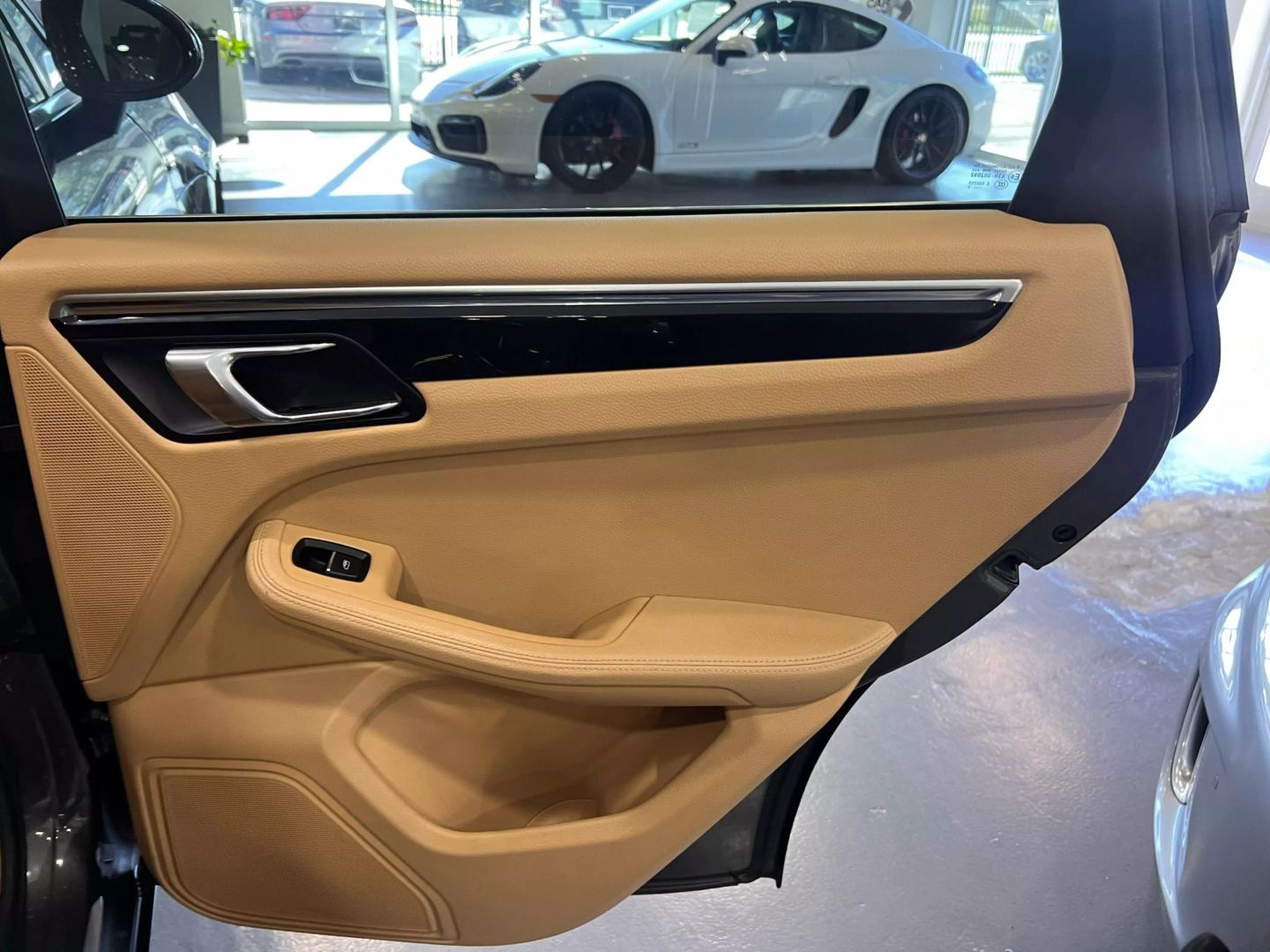 2015 Porsche Macan S Sport Utility 4d - Image 24