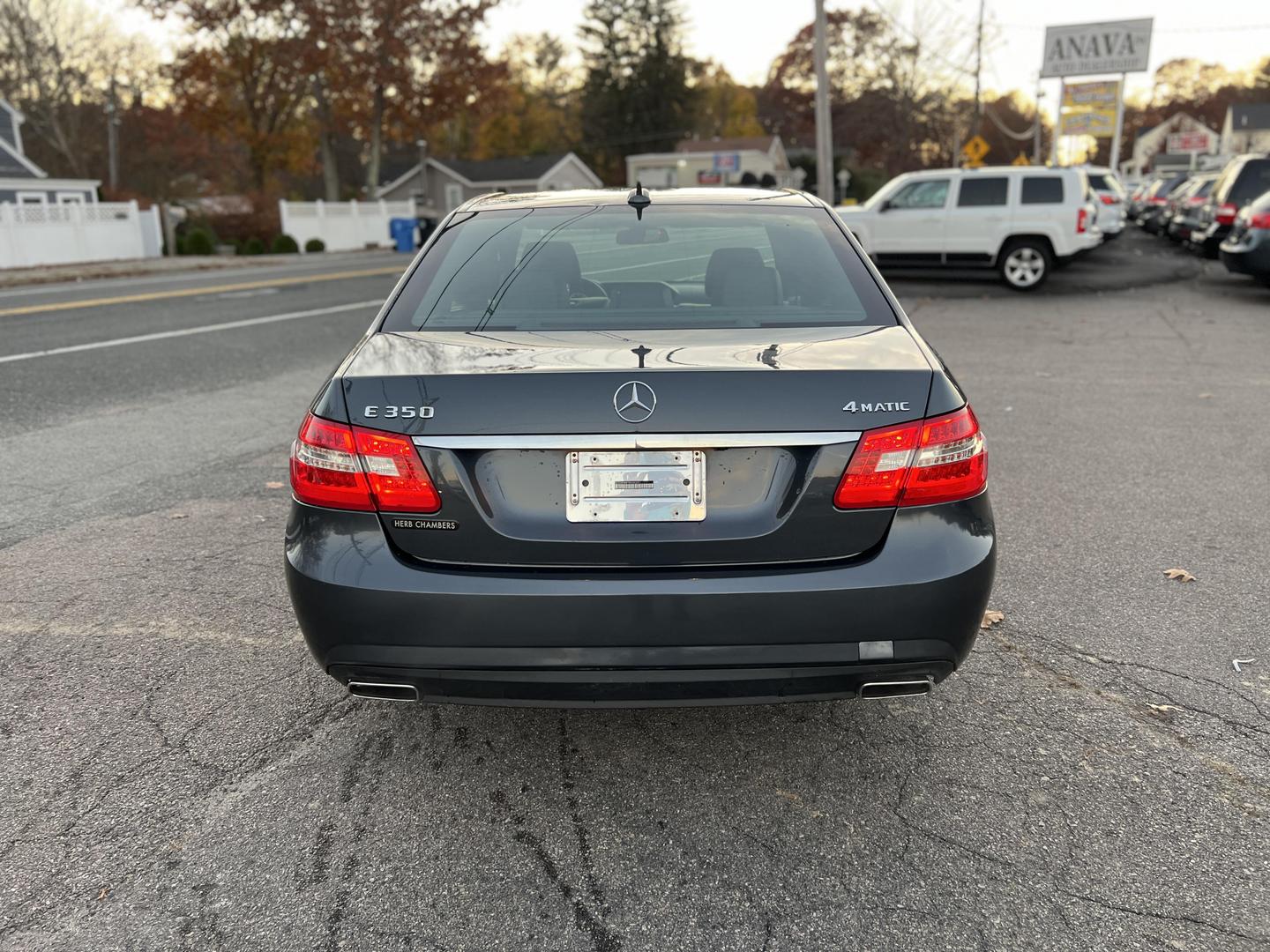 2011 Mercedes-Benz E-Class null photo 4