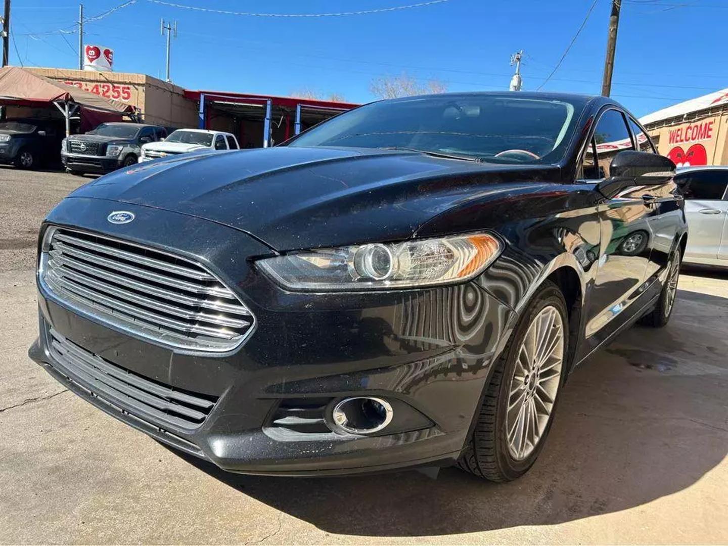 2015 Ford Fusion SE photo 2