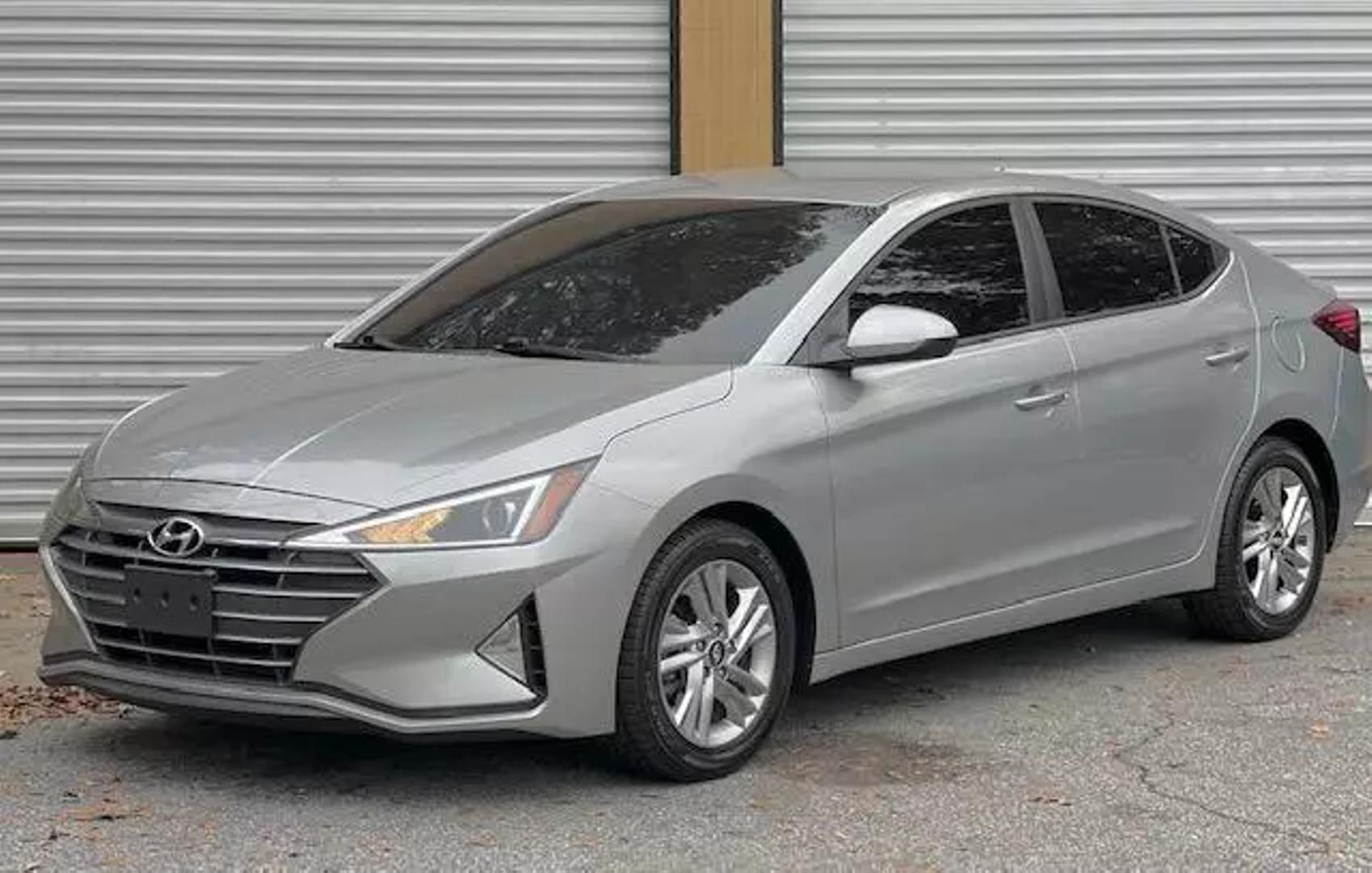 2020 Hyundai Elantra SEL photo 2