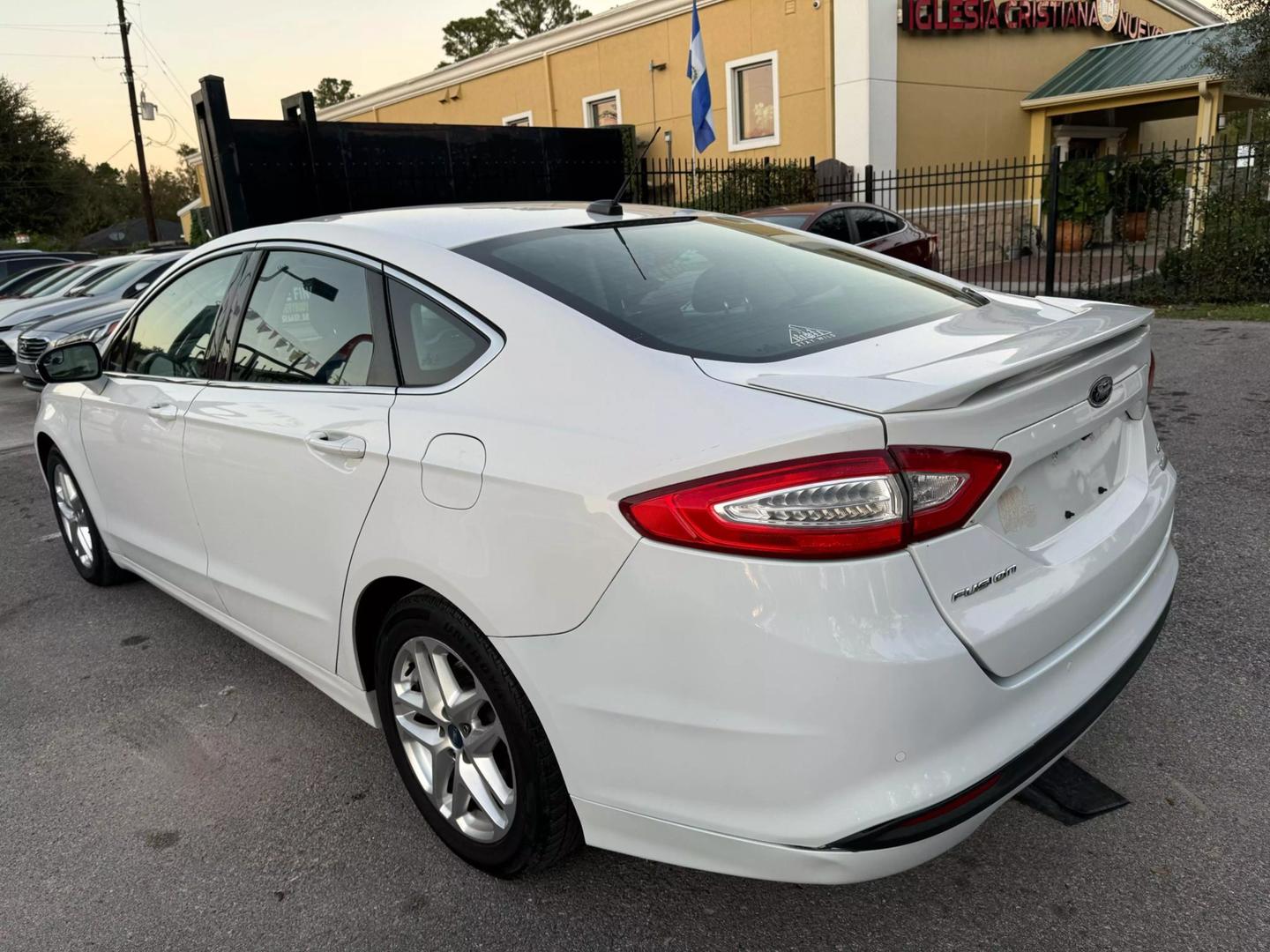 2013 Ford Fusion SE photo 9