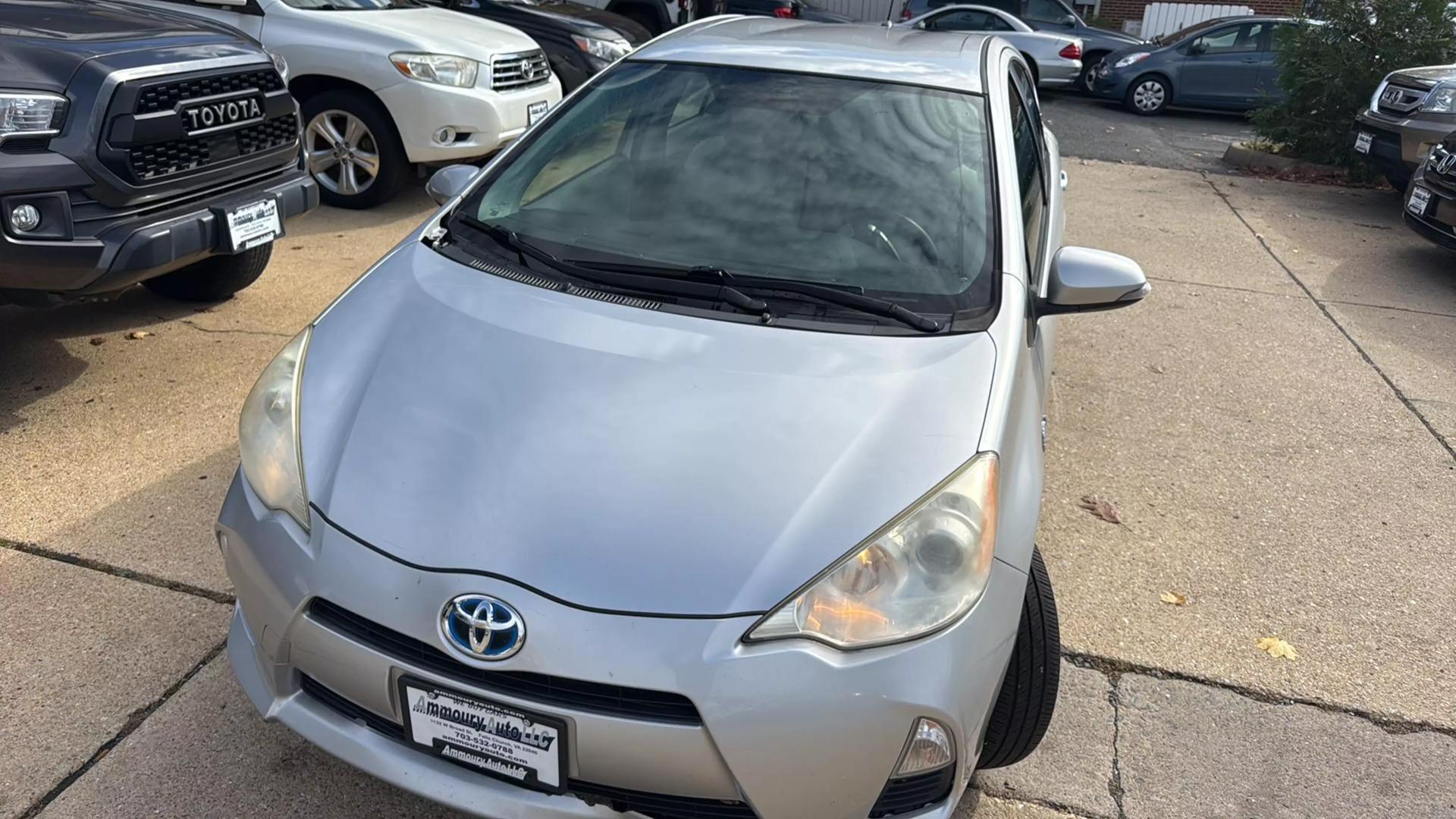 2012 Toyota Prius c One photo 2