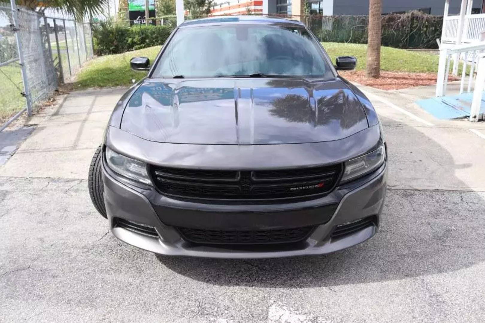 2016 Dodge Charger SXT photo 3