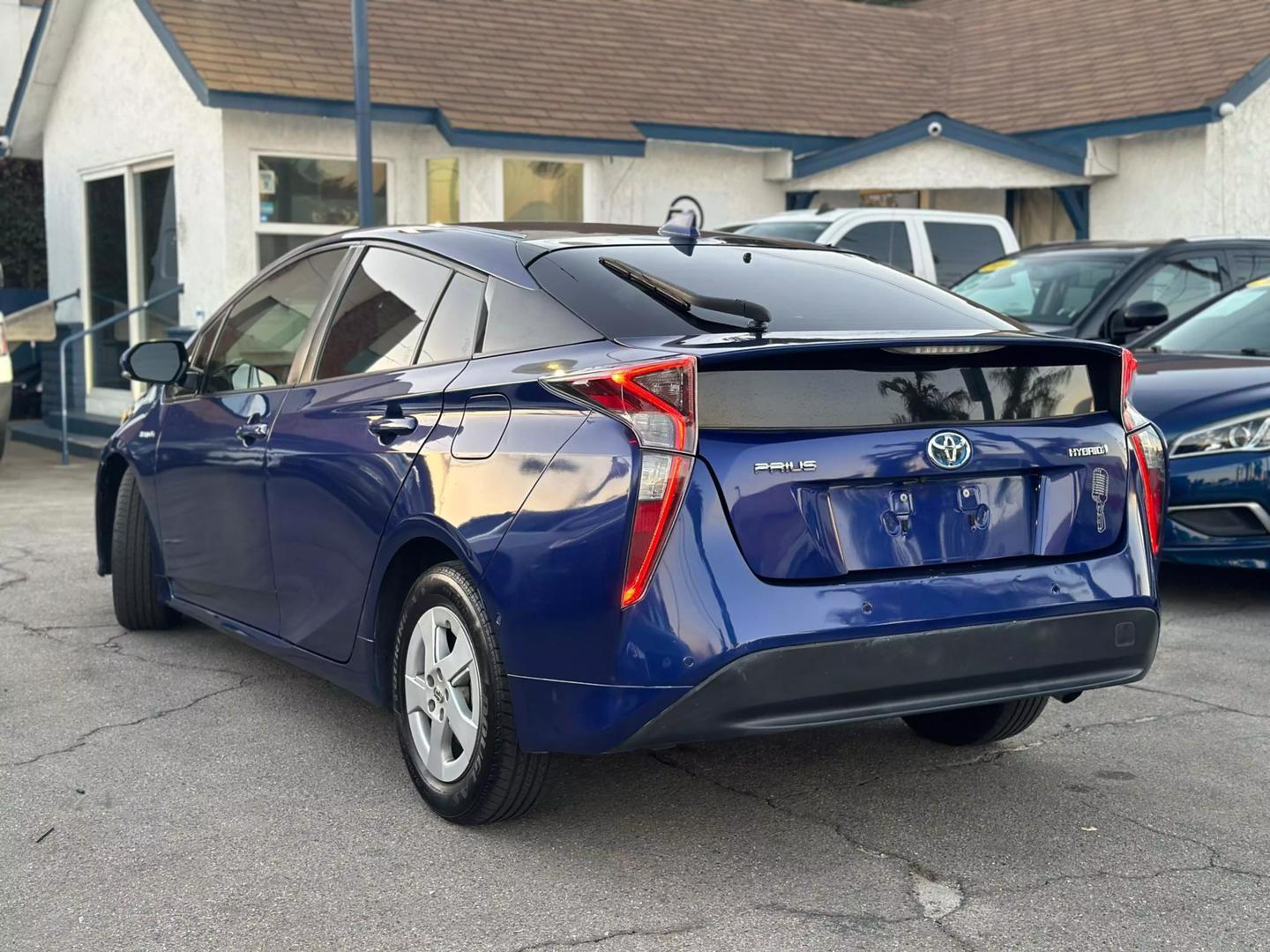 2018 Toyota Prius Two photo 14