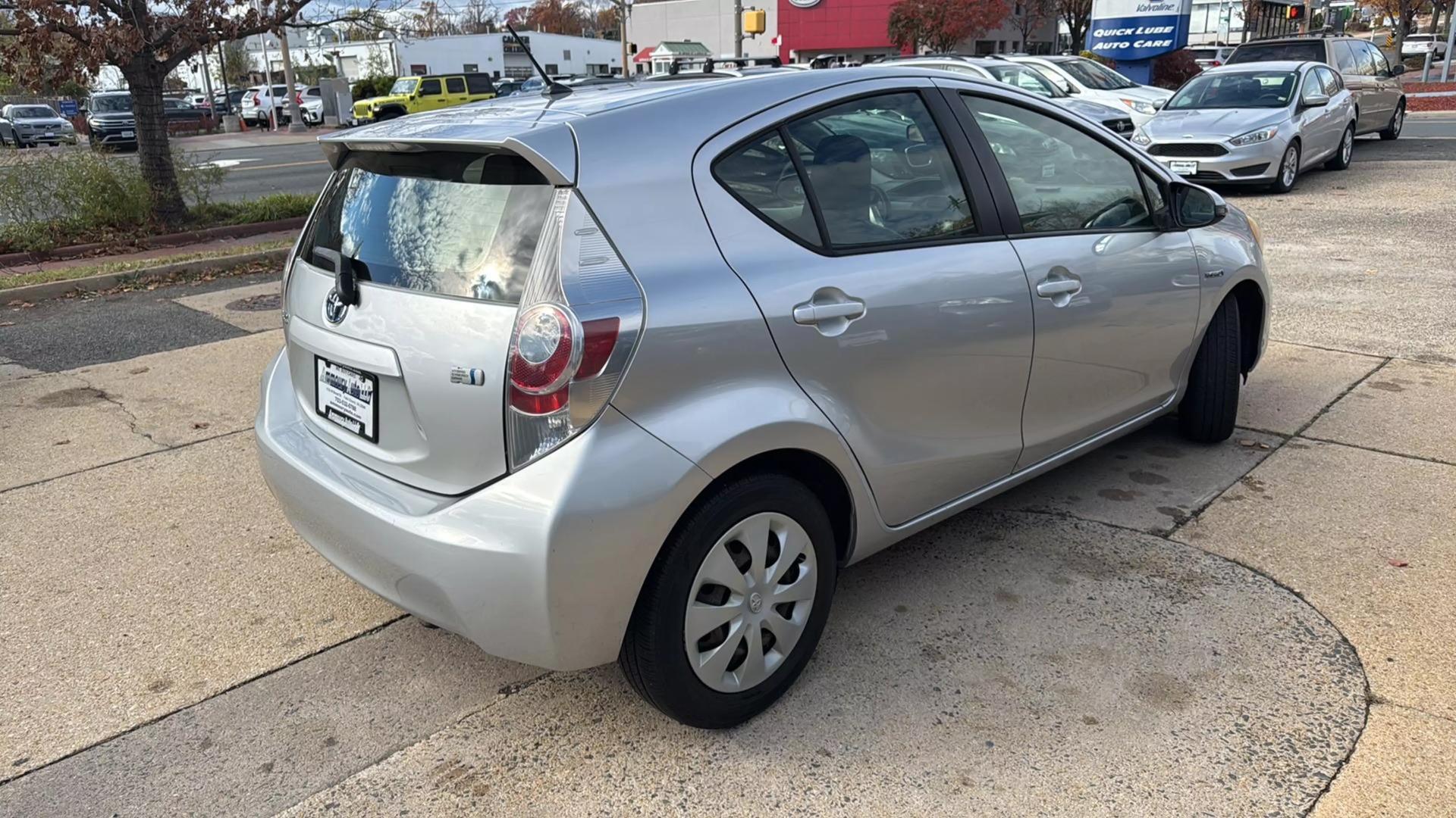 2012 Toyota Prius c One photo 16