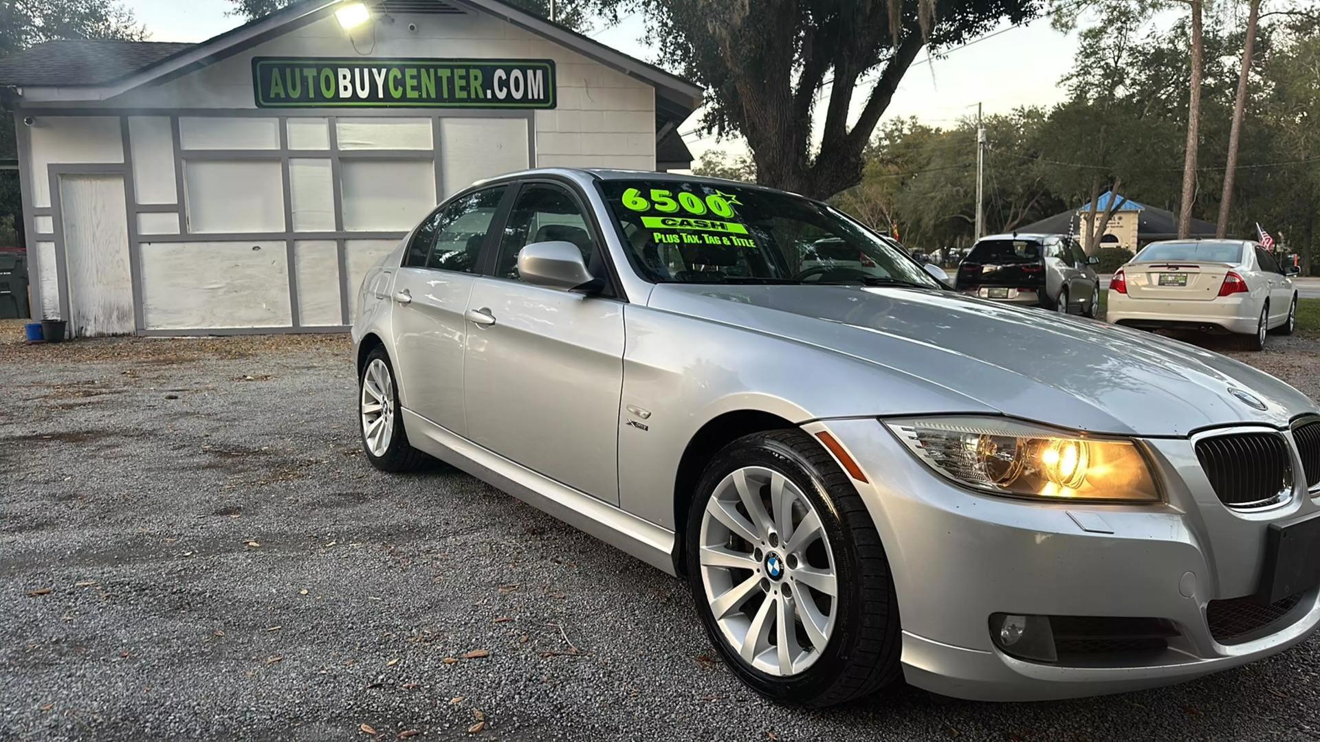 2011 BMW 3 Series 328i photo 2