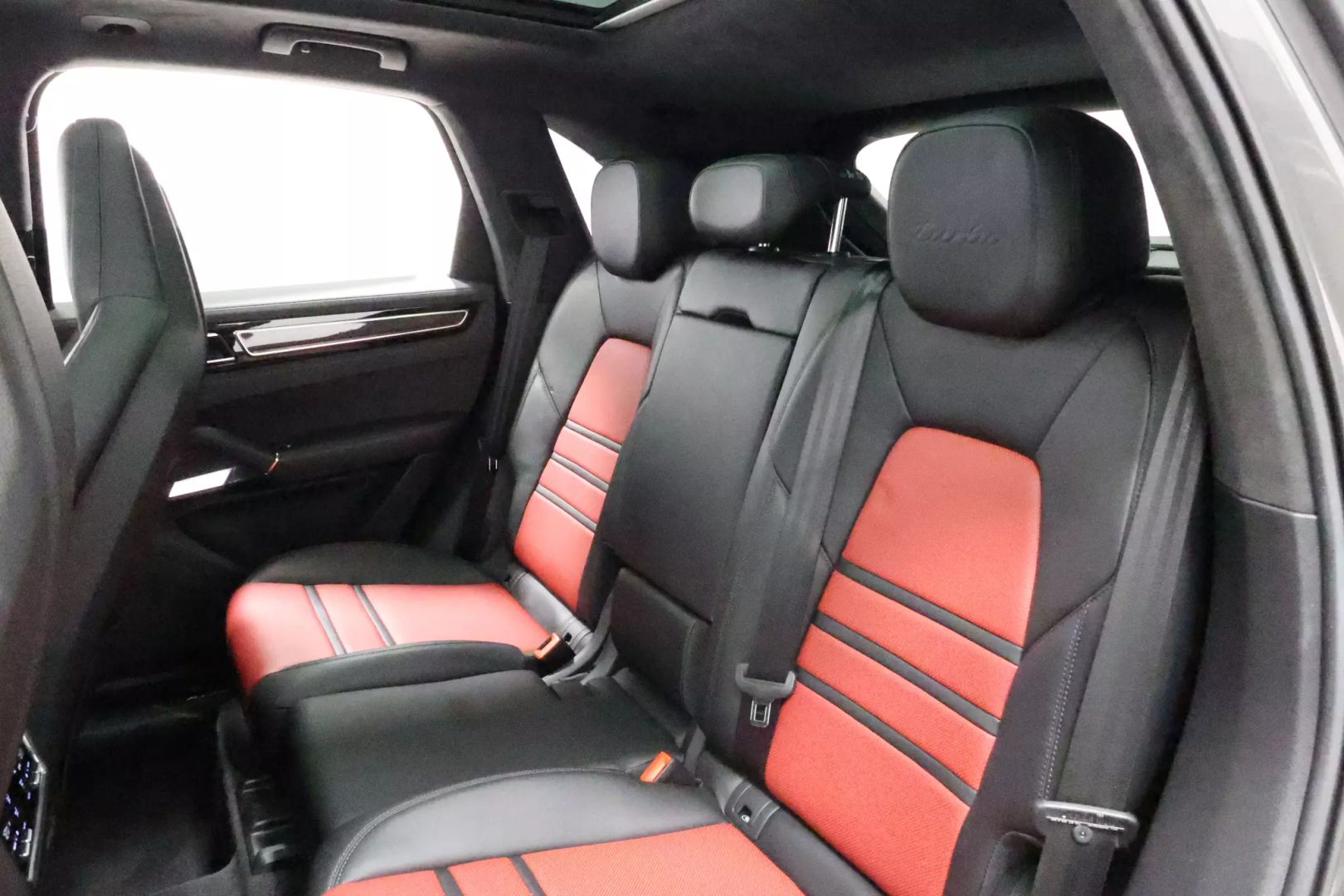 2020 Porsche Cayenne - Image 46