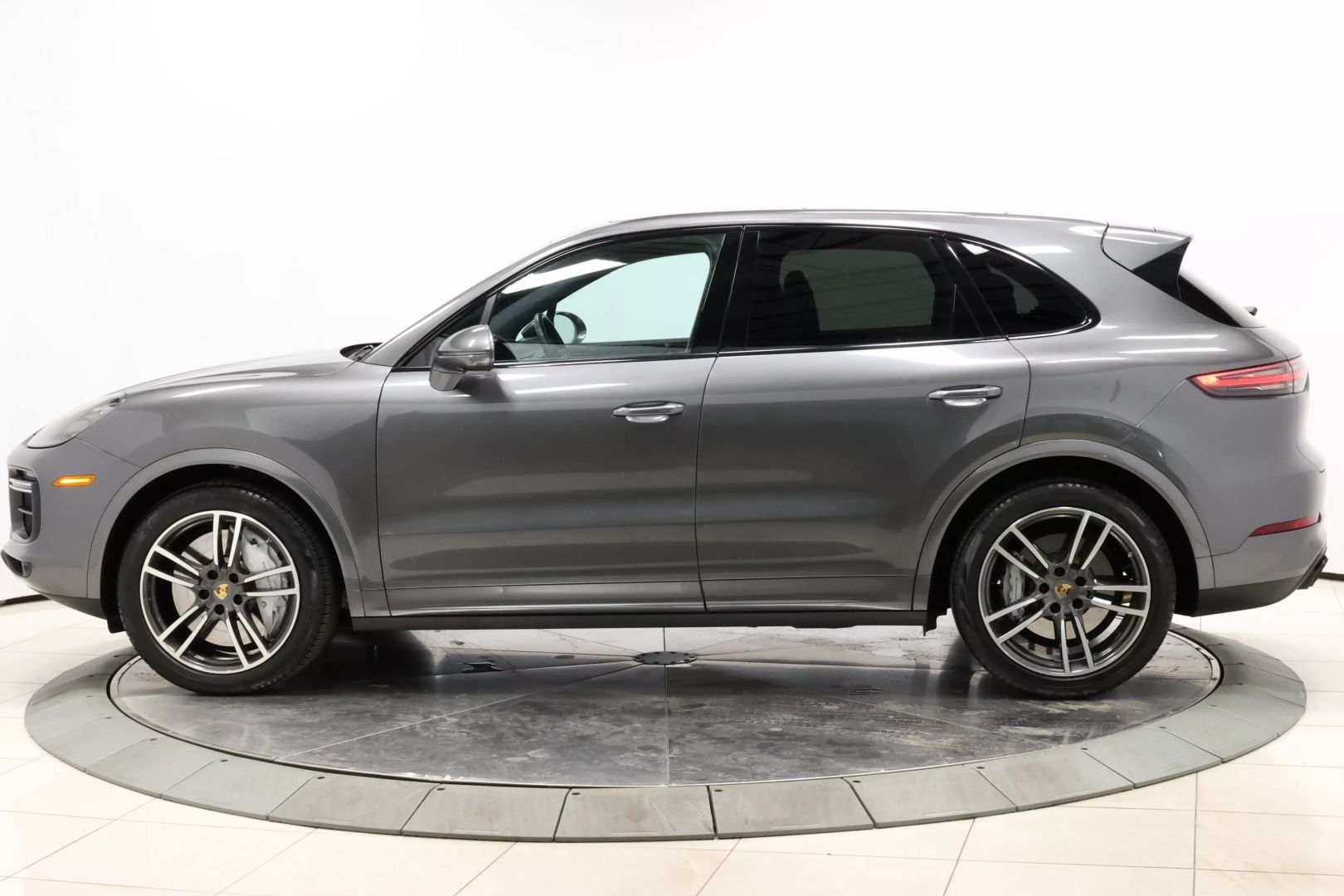 2020 Porsche Cayenne - Image 7
