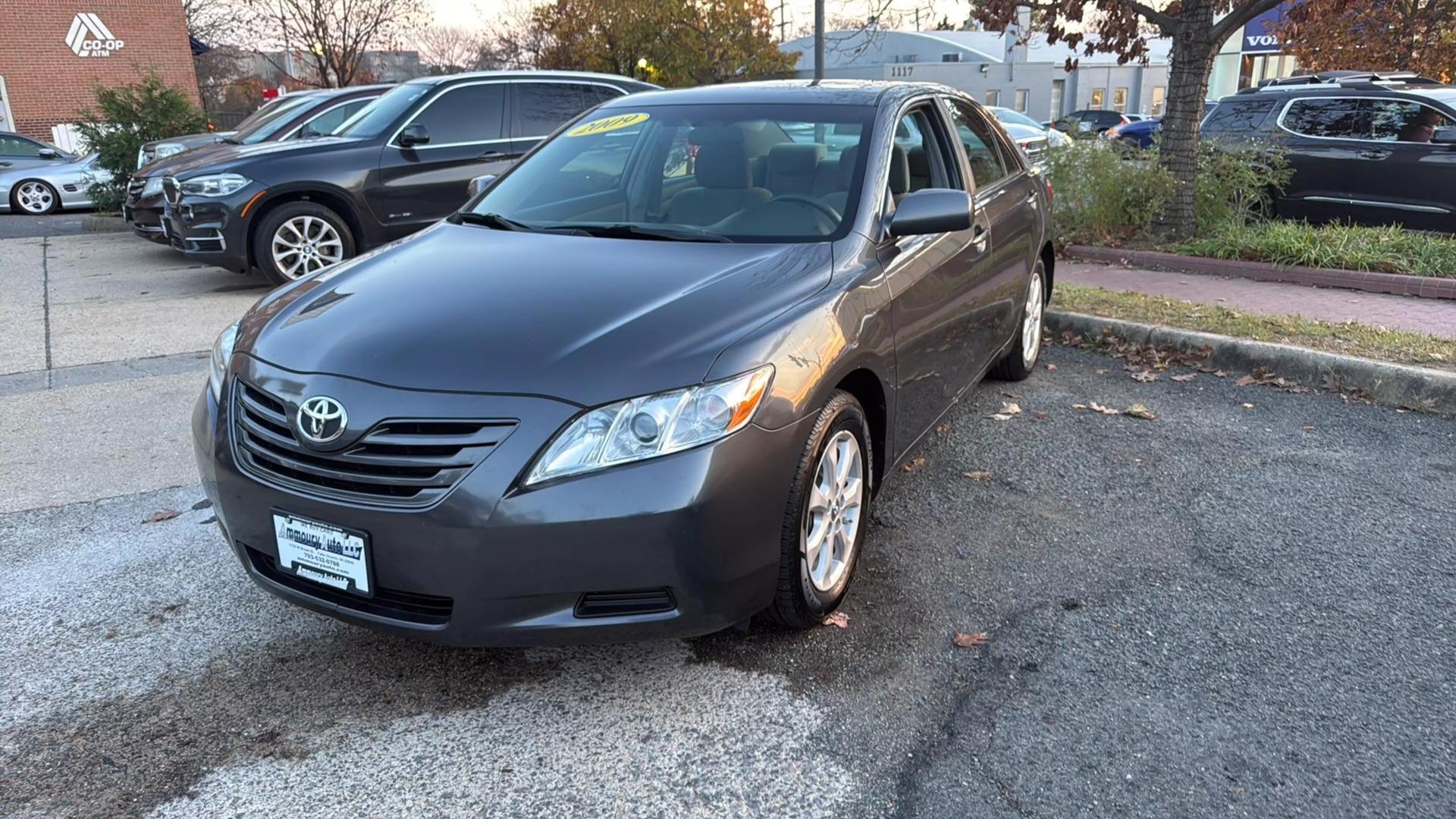 2009 Toyota Camry LE photo 4