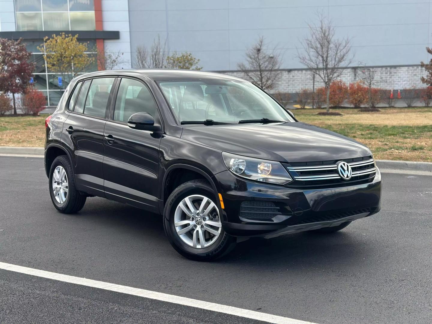 2014 Volkswagen Tiguan S photo 2