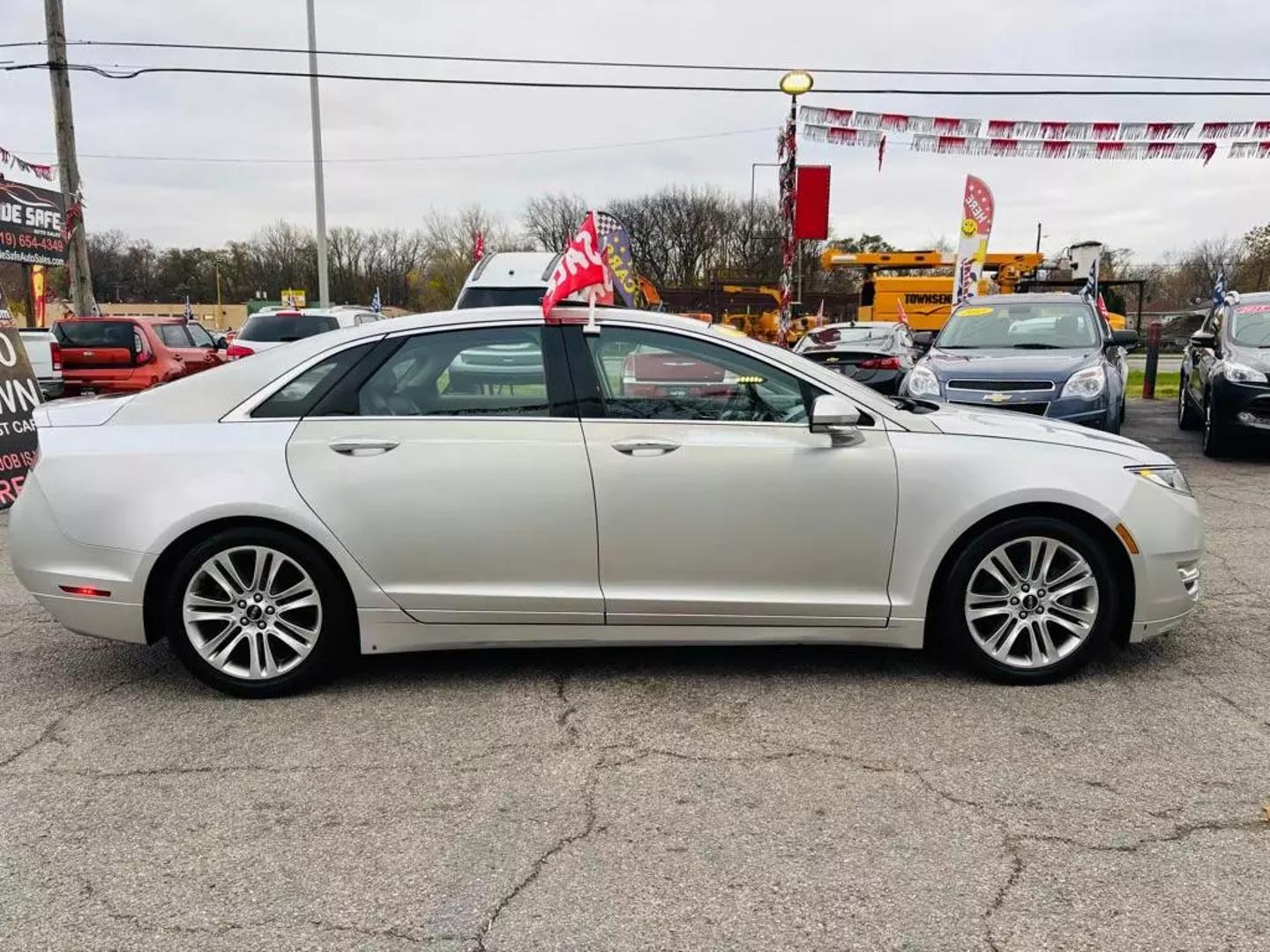 2013 Lincoln MKZ Base photo 4