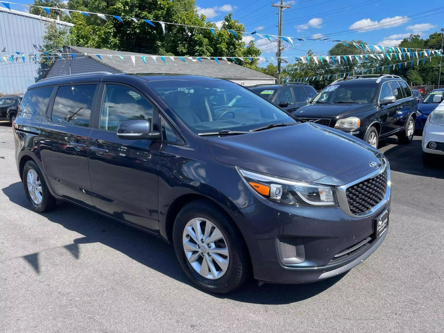 2016 Kia Sedona LX photo 4