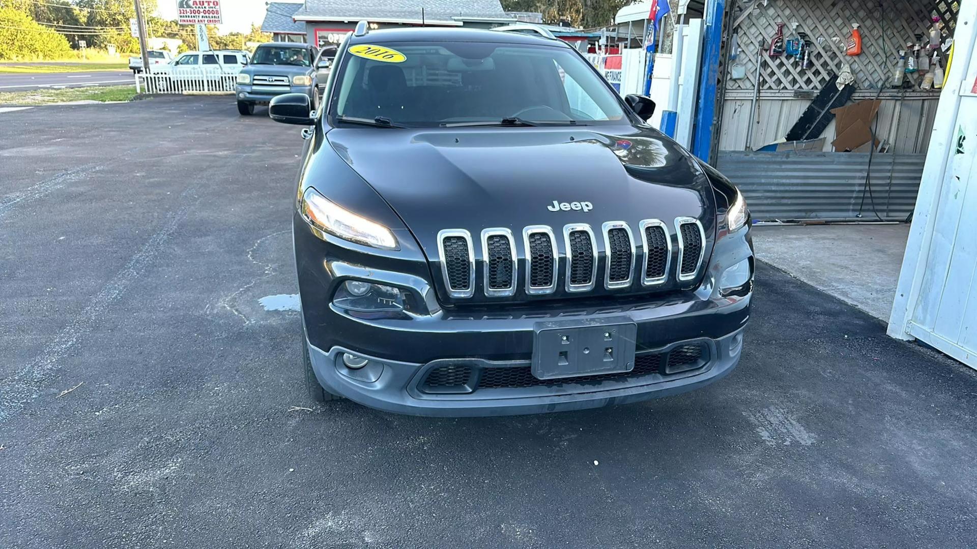 2016 Jeep Cherokee Latitude photo 3