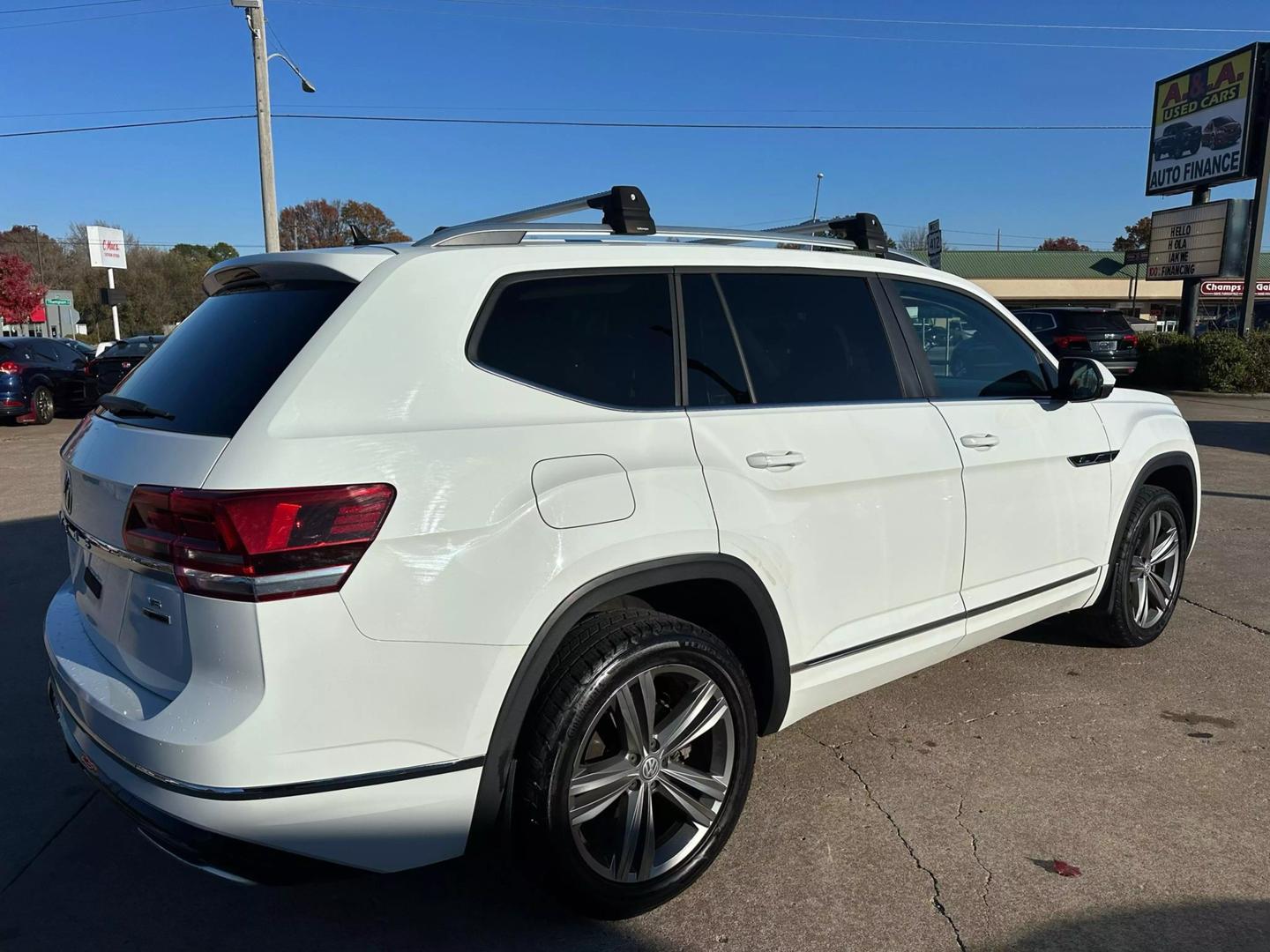 2018 Volkswagen Atlas SE w/Tech photo 9