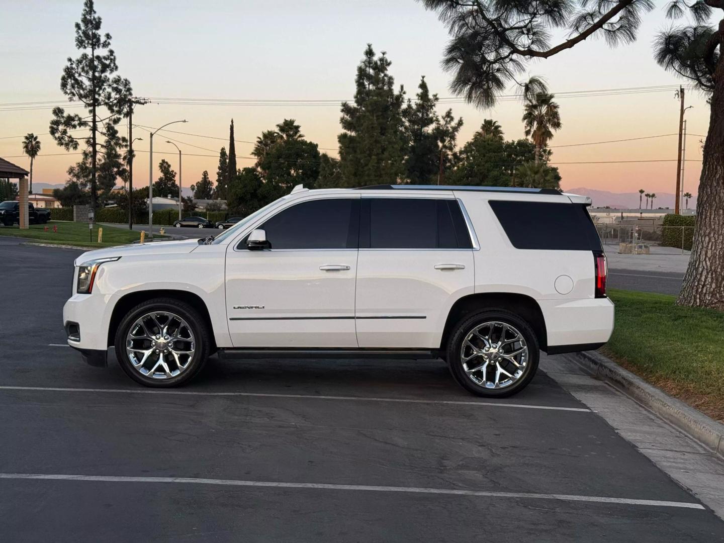 2020 GMC Yukon Denali photo 2