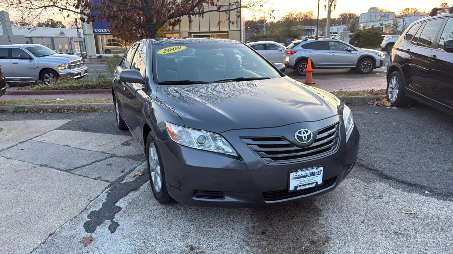 2009 Toyota Camry LE photo 6