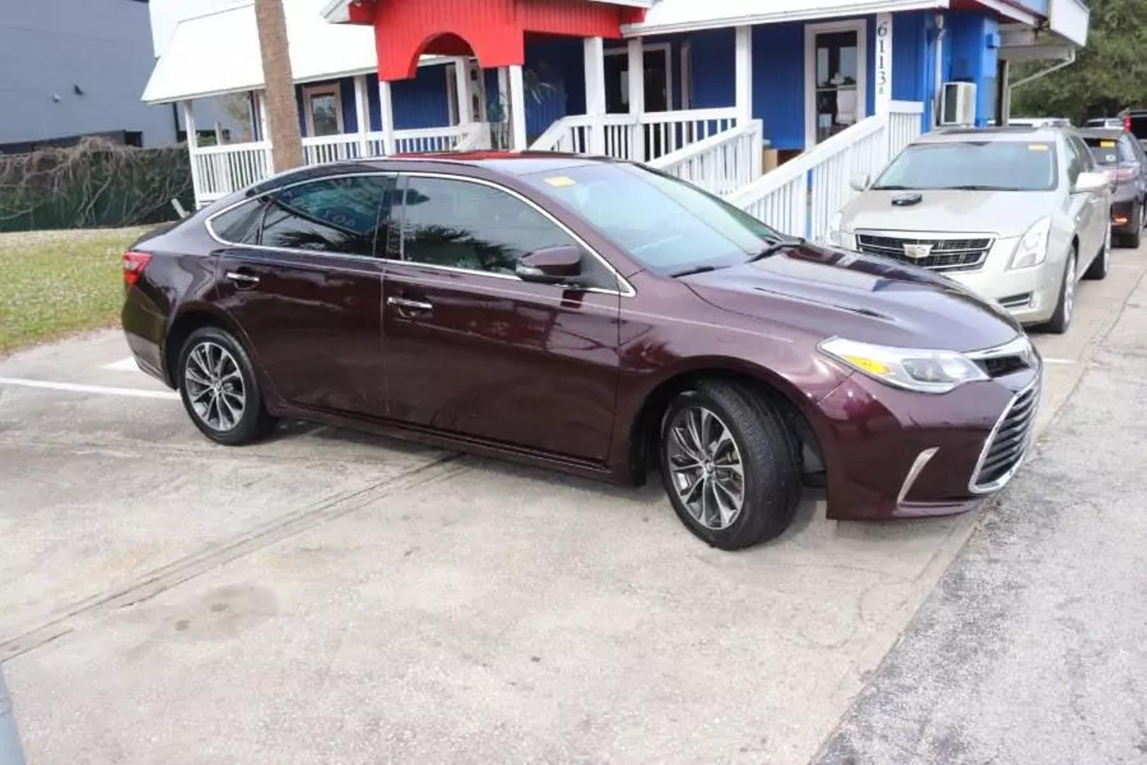 2016 Toyota Avalon XLE photo 4