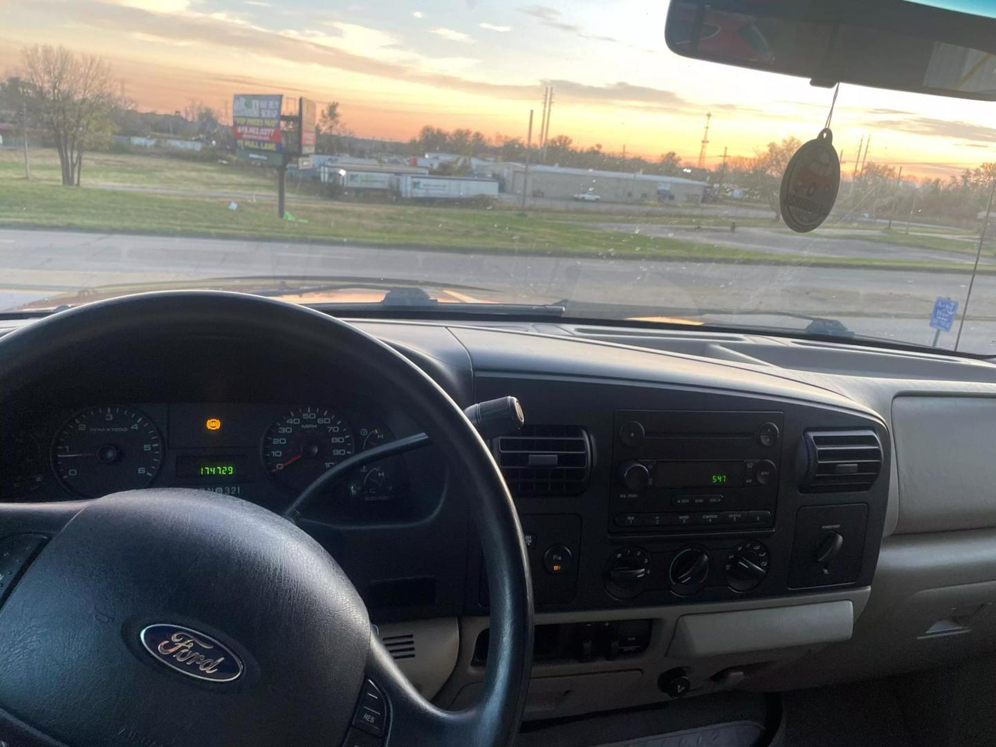 2005 Ford F-250 Super Duty XL photo 16