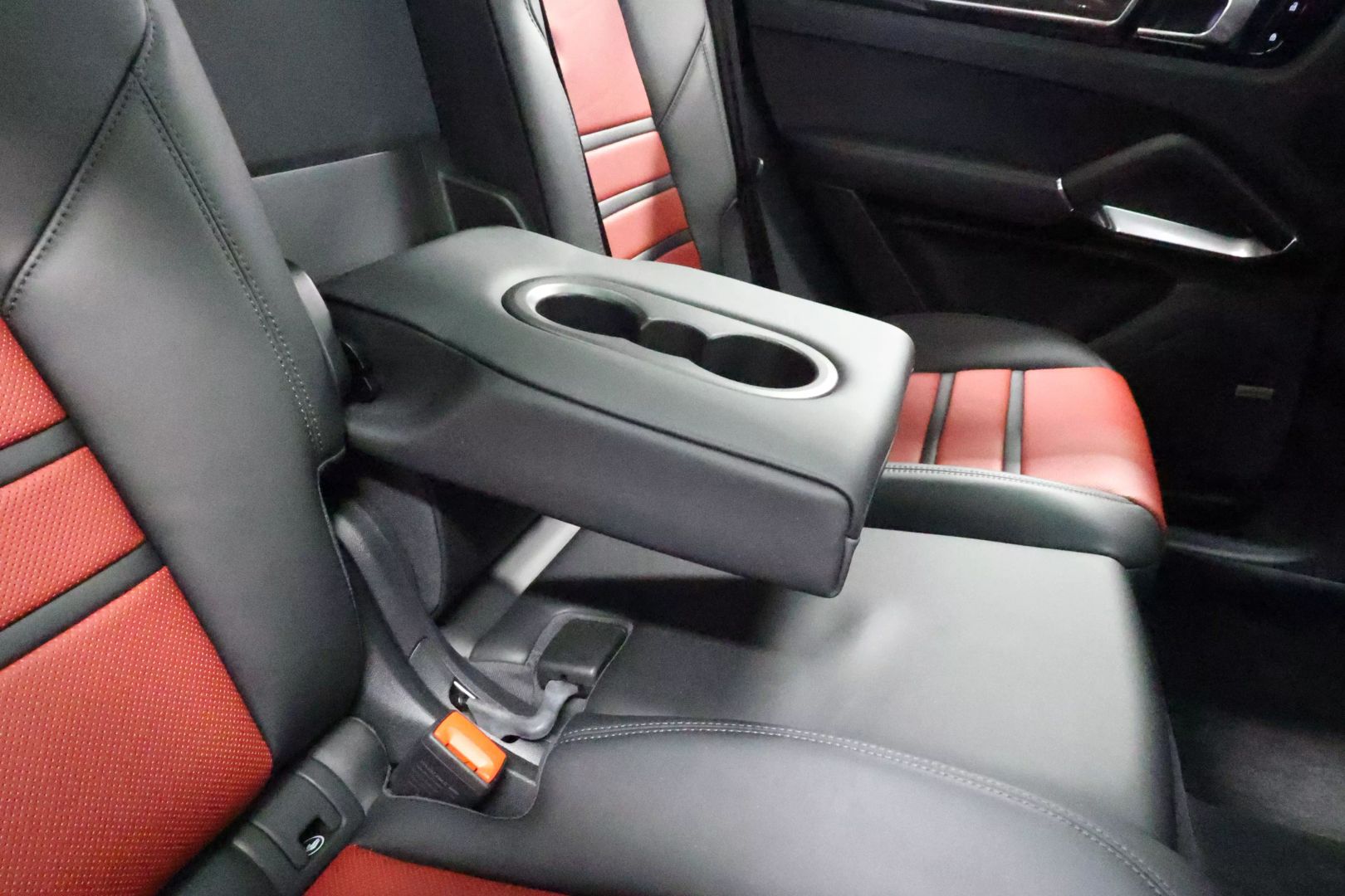 2020 Porsche Cayenne - Image 72
