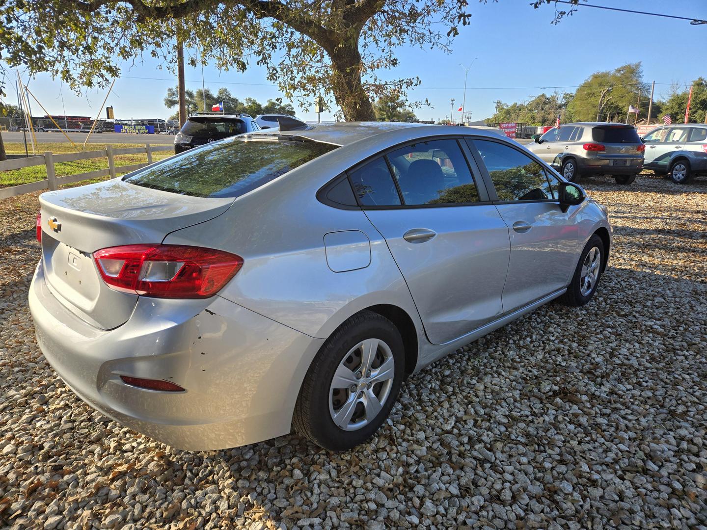 2017 Chevrolet Cruze LS photo 5