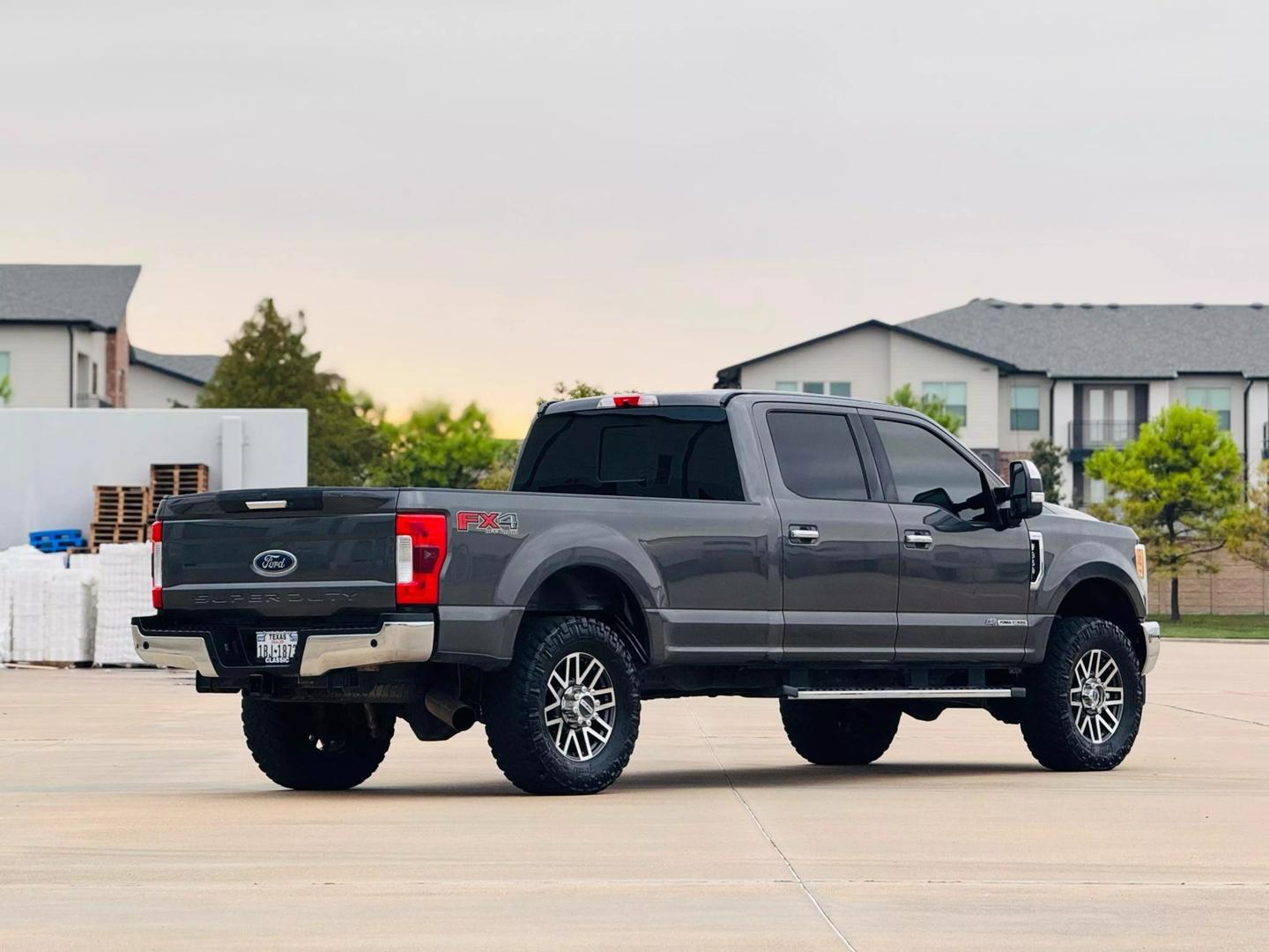 2017 Ford F-350 Super Duty Lariat photo 8