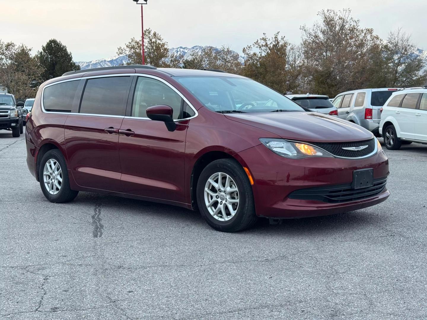 2020 Chrysler Voyager null photo 4