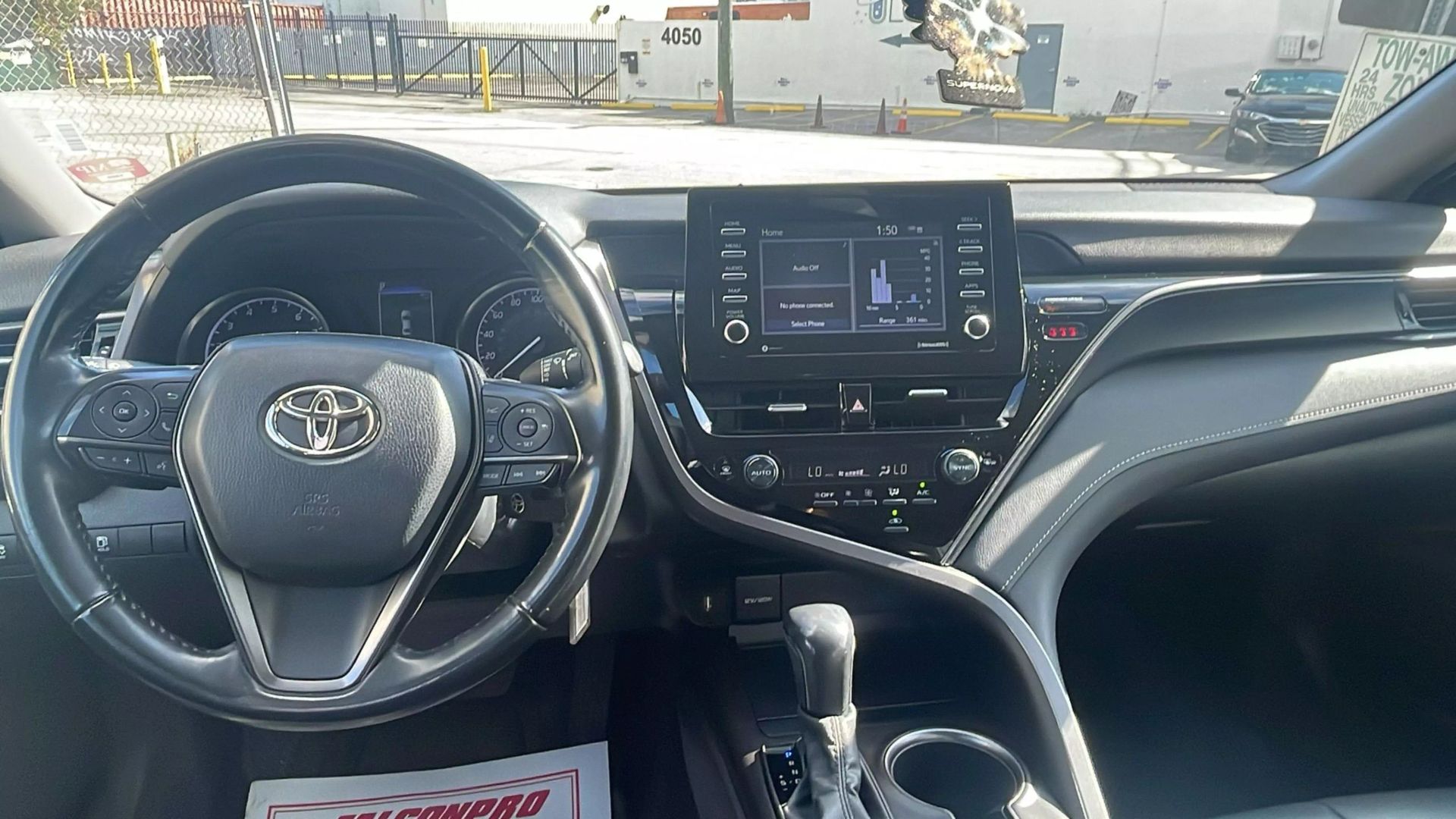 2022 Toyota Camry SE photo 8