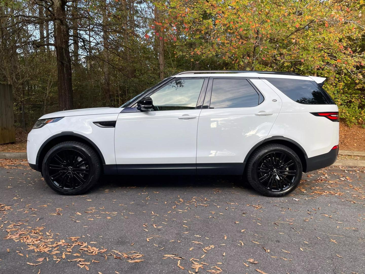 2018 Land Rover Discovery HSE LUX photo 3