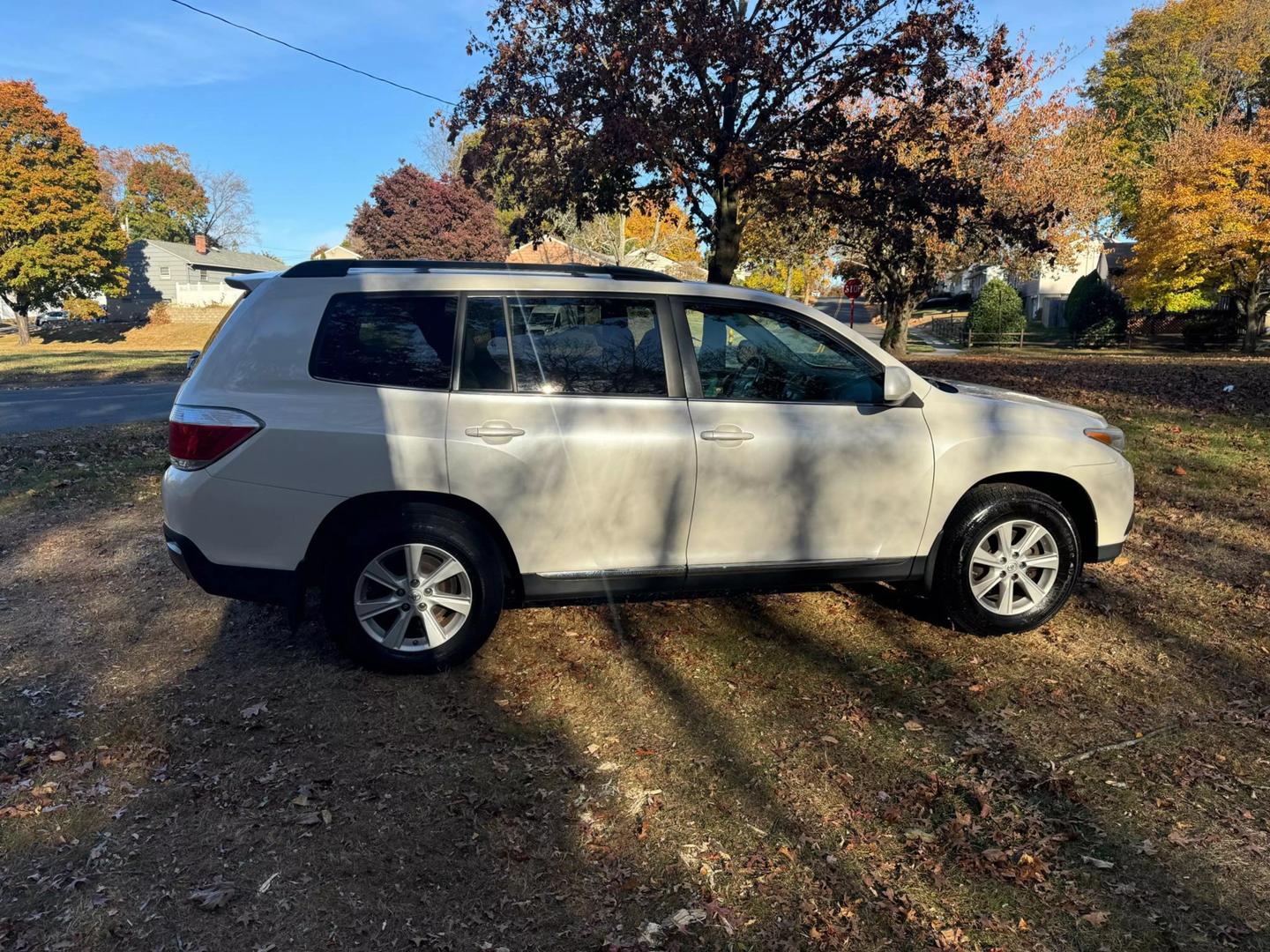 2011 Toyota Highlander SE photo 7