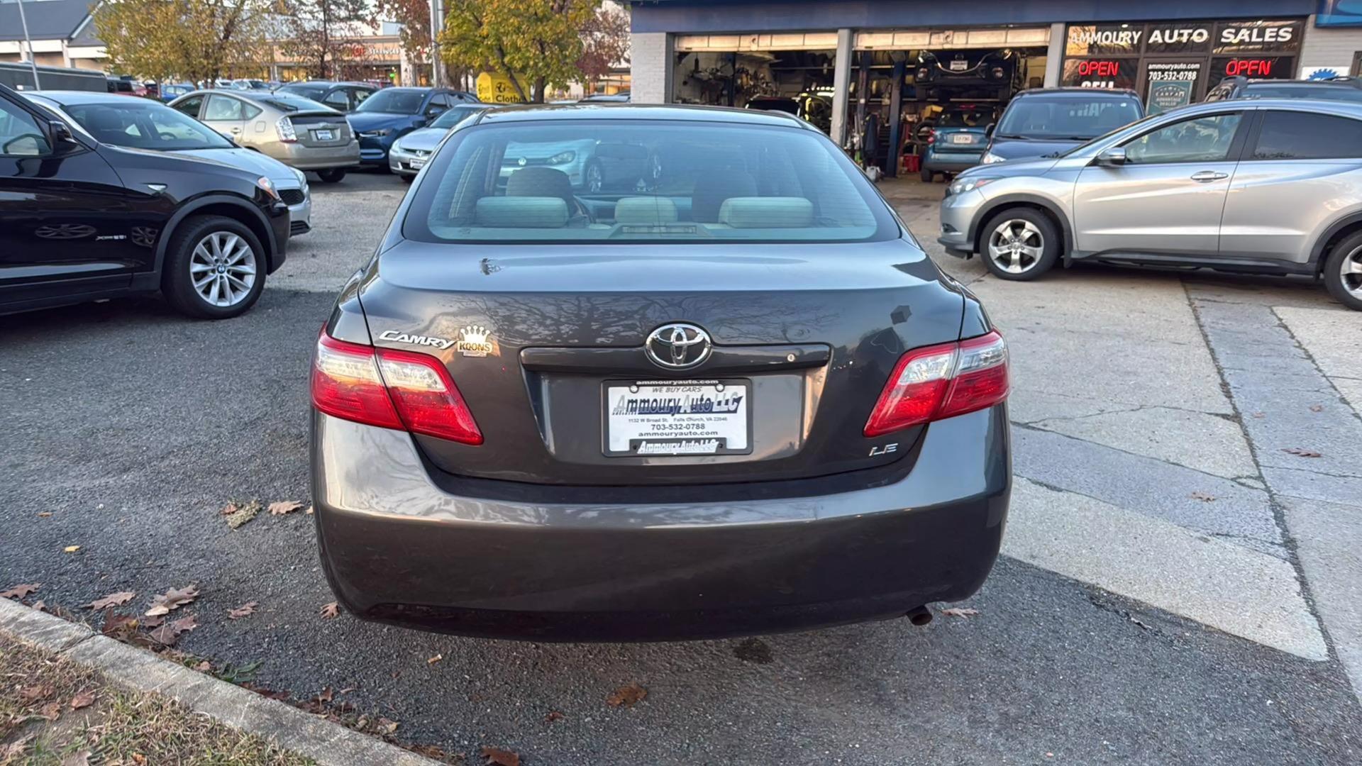 2009 Toyota Camry LE photo 15