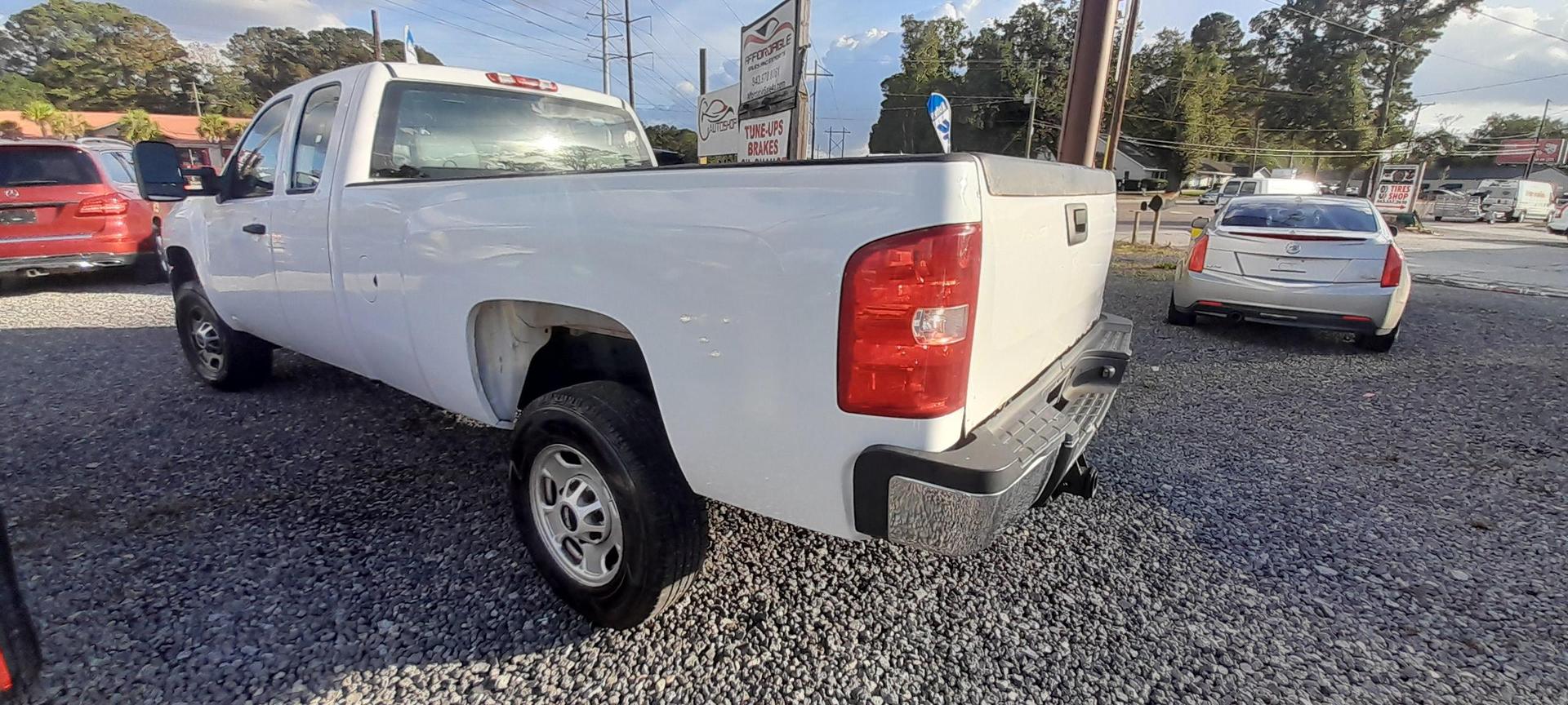 2011 GMC Sierra 2500HD Work Truck photo 3