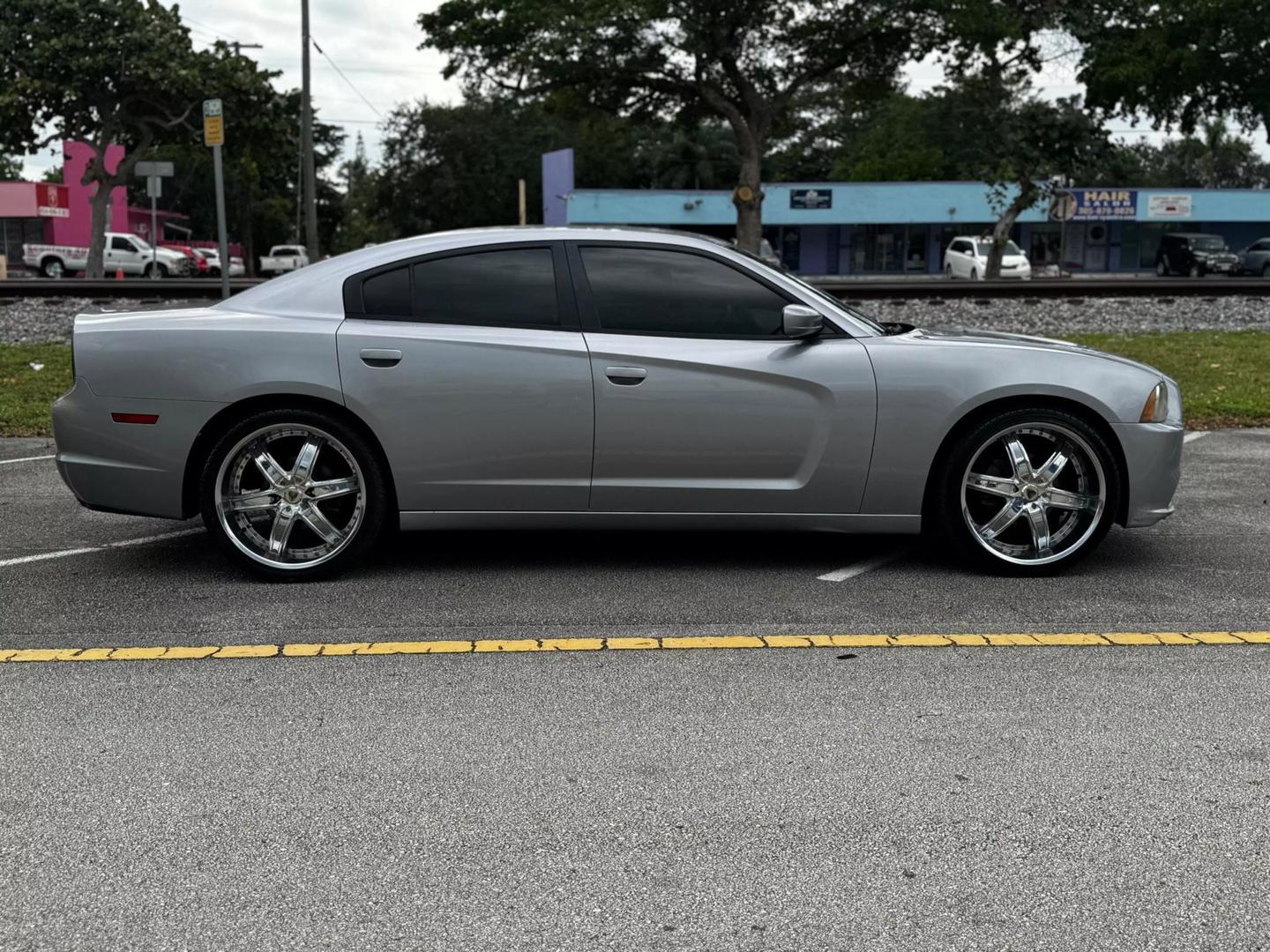 2013 Dodge Charger SE photo 5