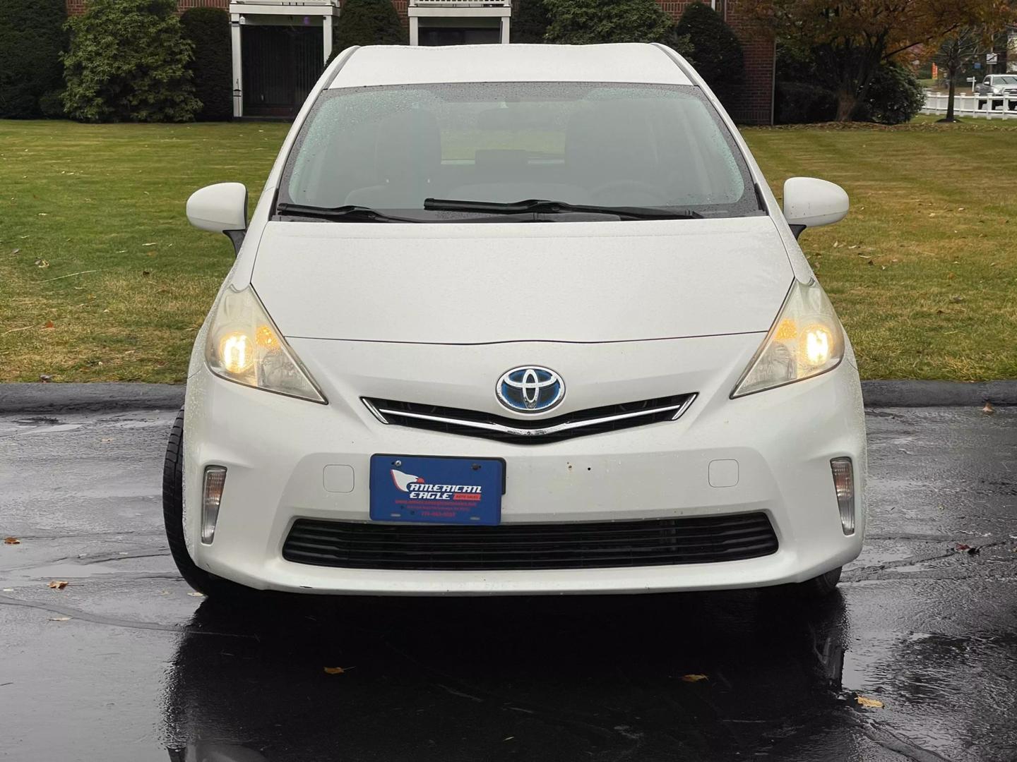 2012 Toyota Prius v Three photo 2