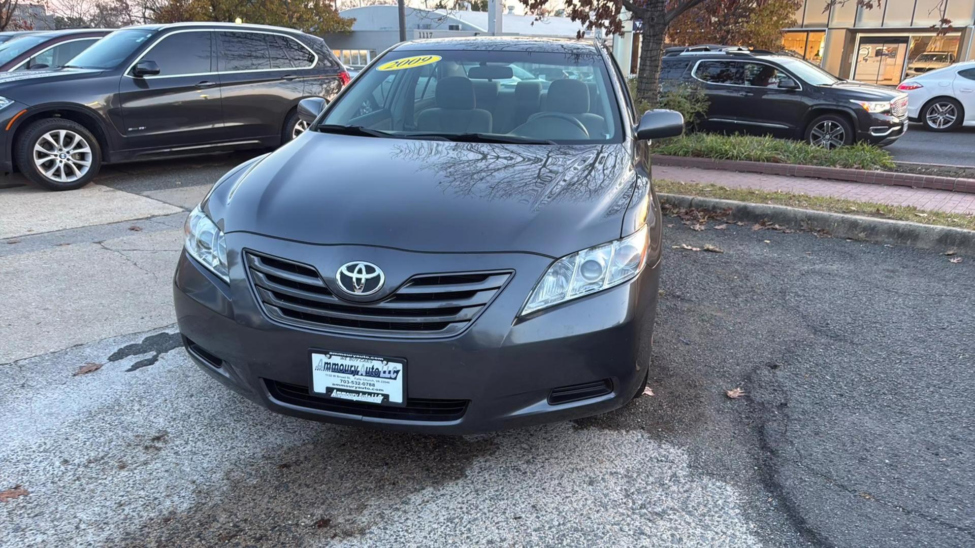 2009 Toyota Camry LE photo 2