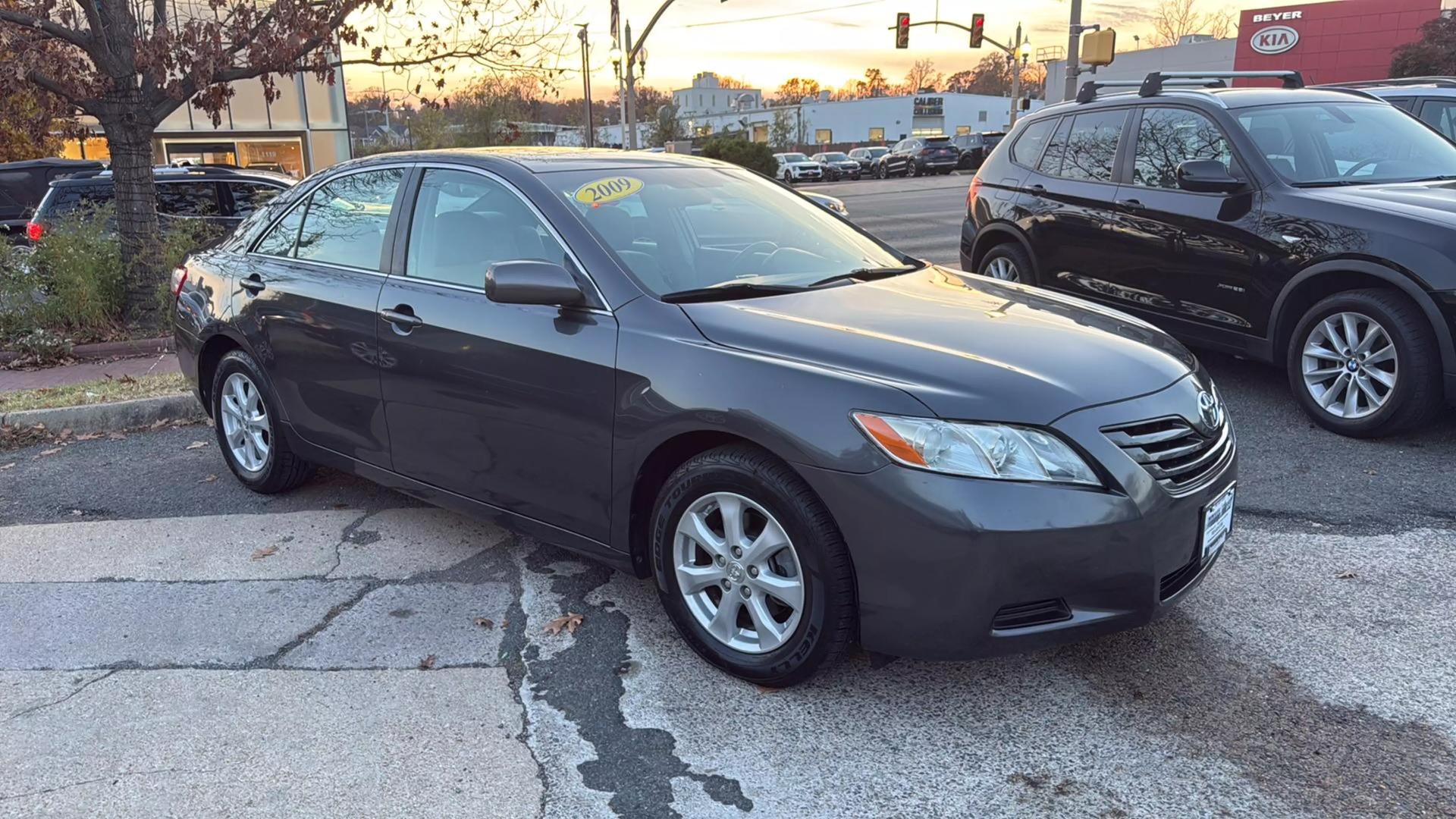 2009 Toyota Camry LE photo 9