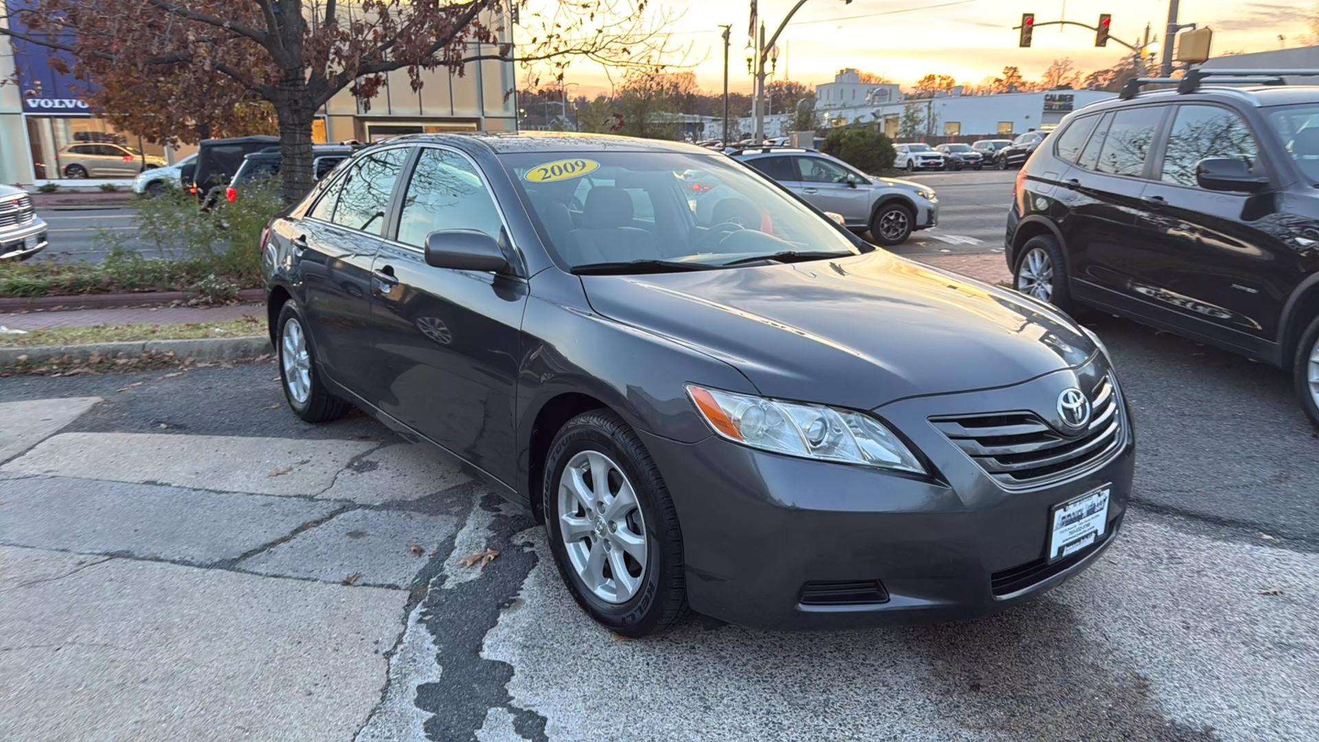 2009 Toyota Camry LE photo 8