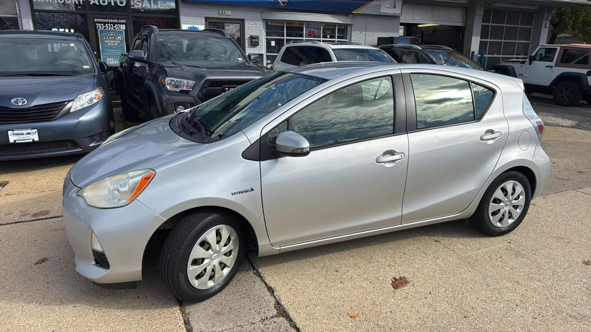 2012 Toyota Prius c One photo 6