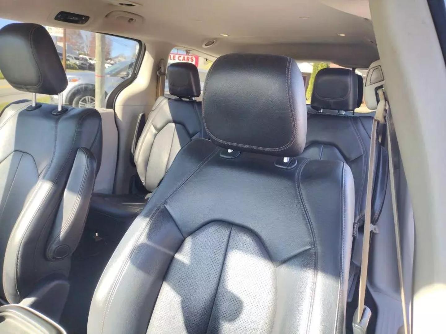 2019 Chrysler Pacifica Touring L photo 10