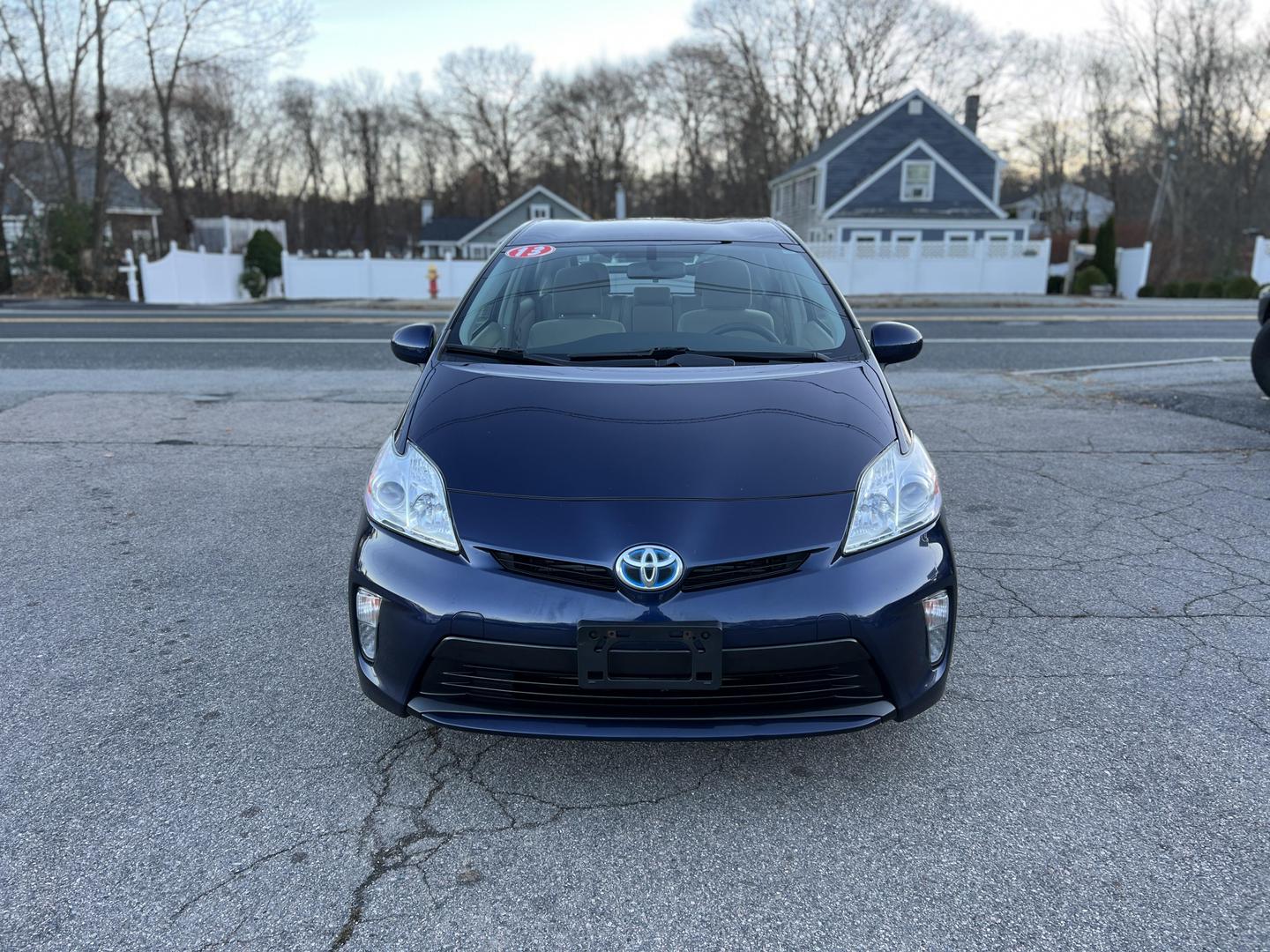 2013 Toyota Prius One photo 8