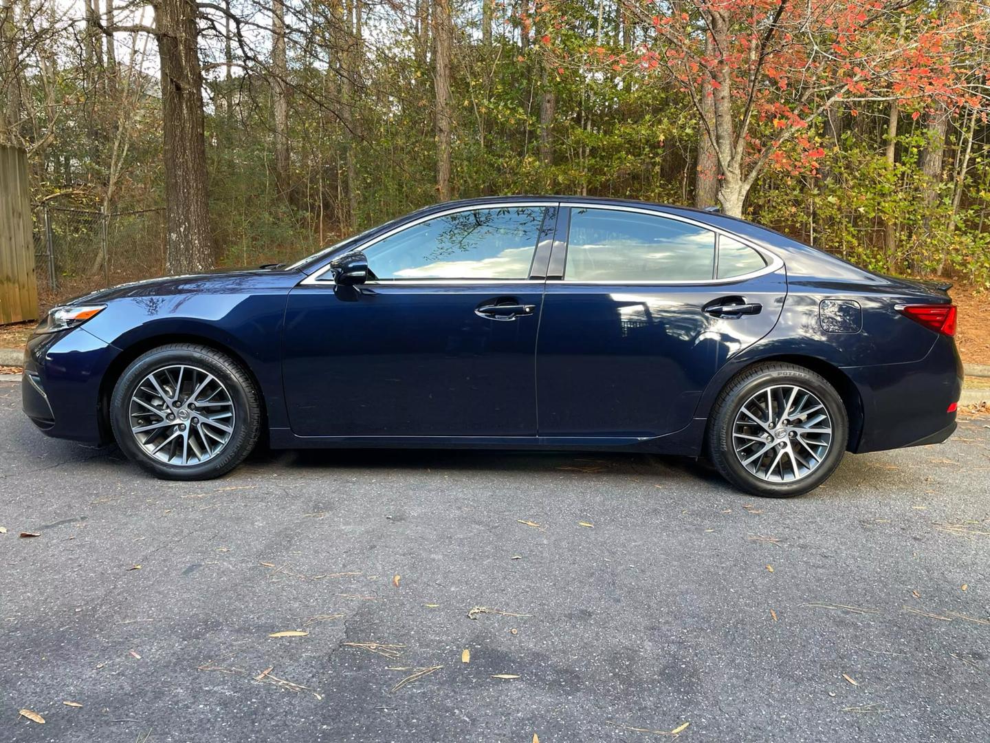 2016 Lexus ES 350 photo 3