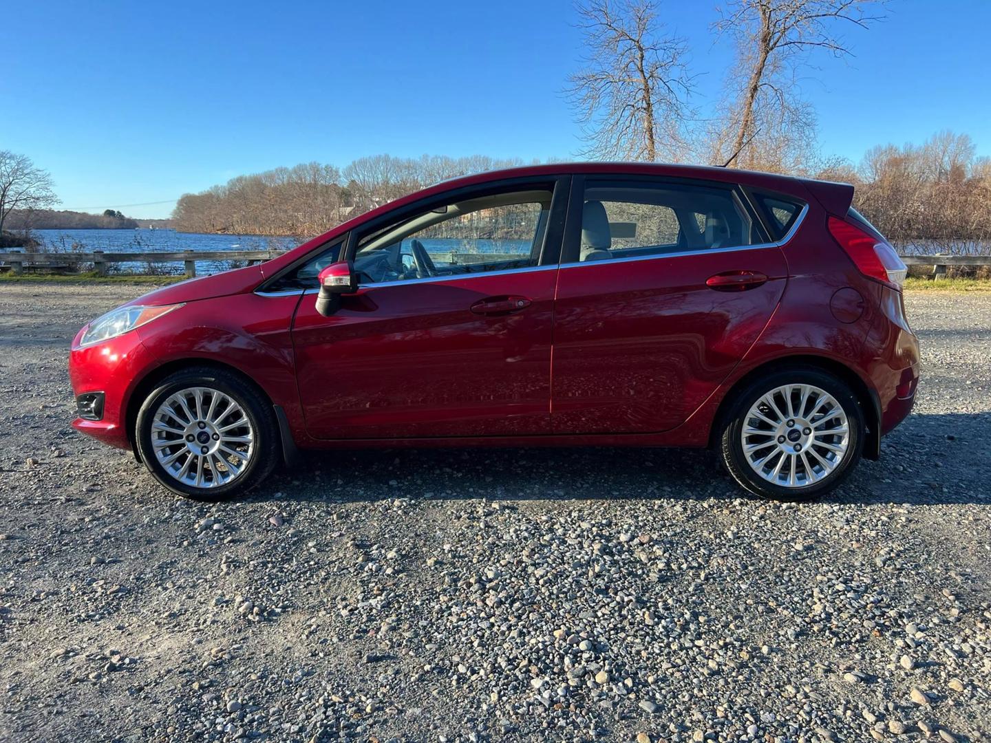 2015 Ford Fiesta Titanium photo 8