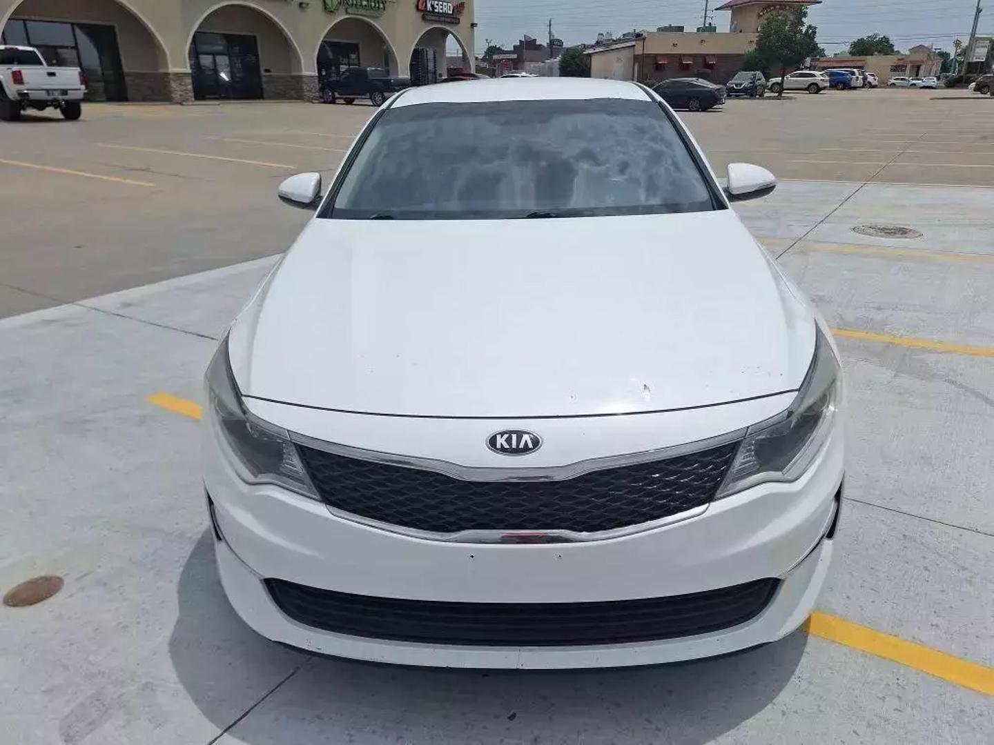 2018 Kia Optima LX photo 2