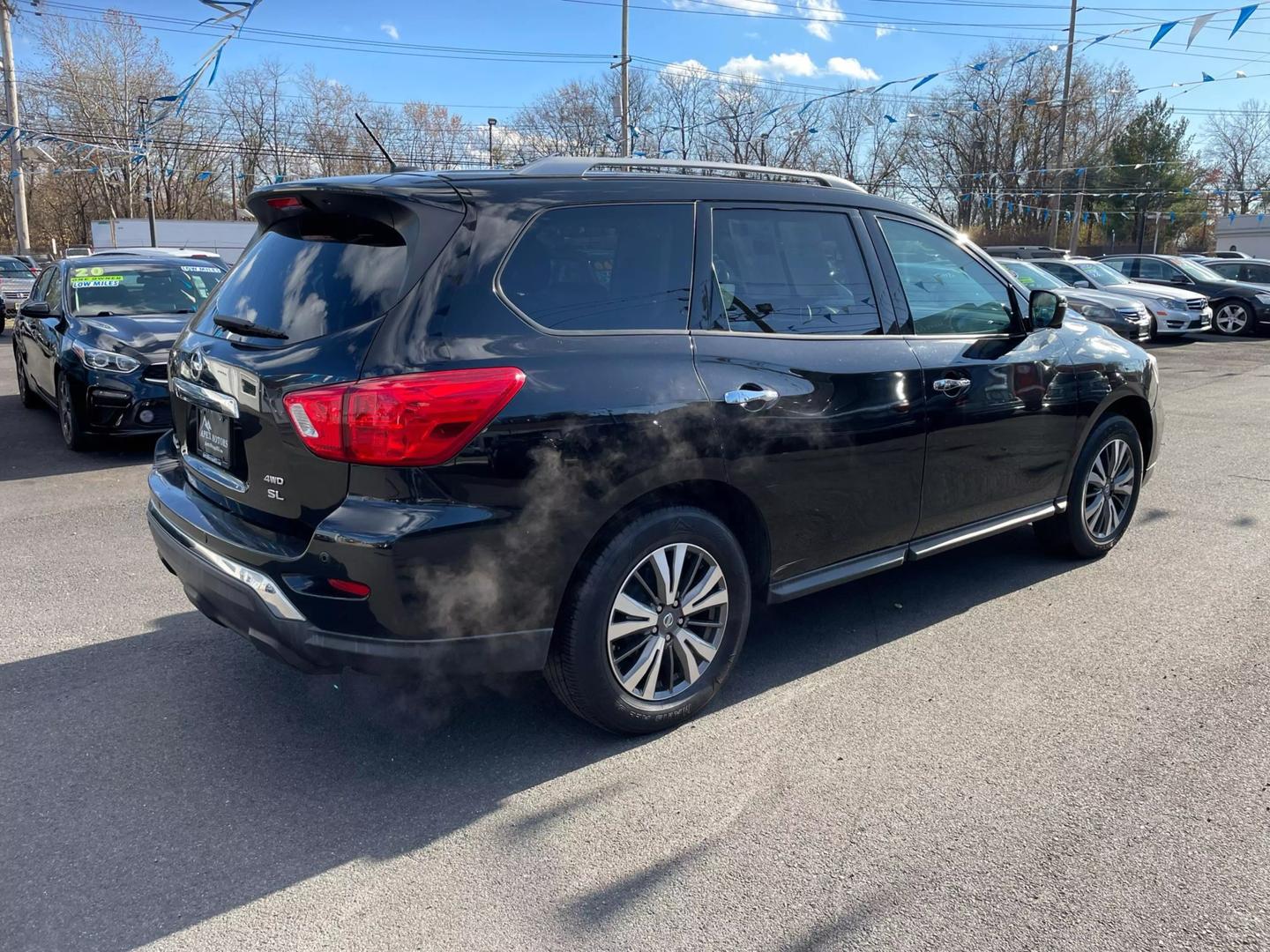 2017 Nissan Pathfinder SL photo 17